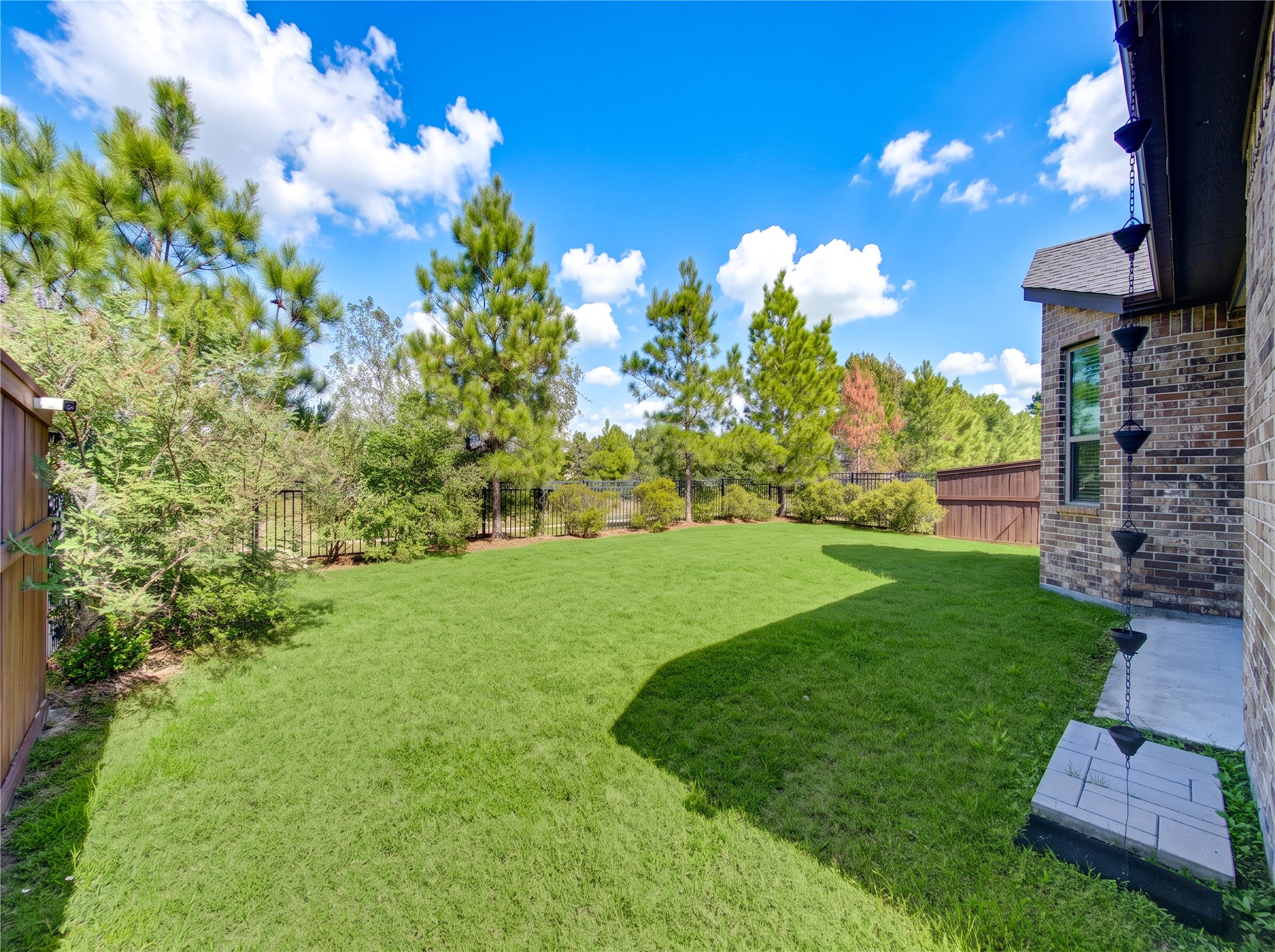 10147 Bayou Oaks Drive, Conroe, TX 77385