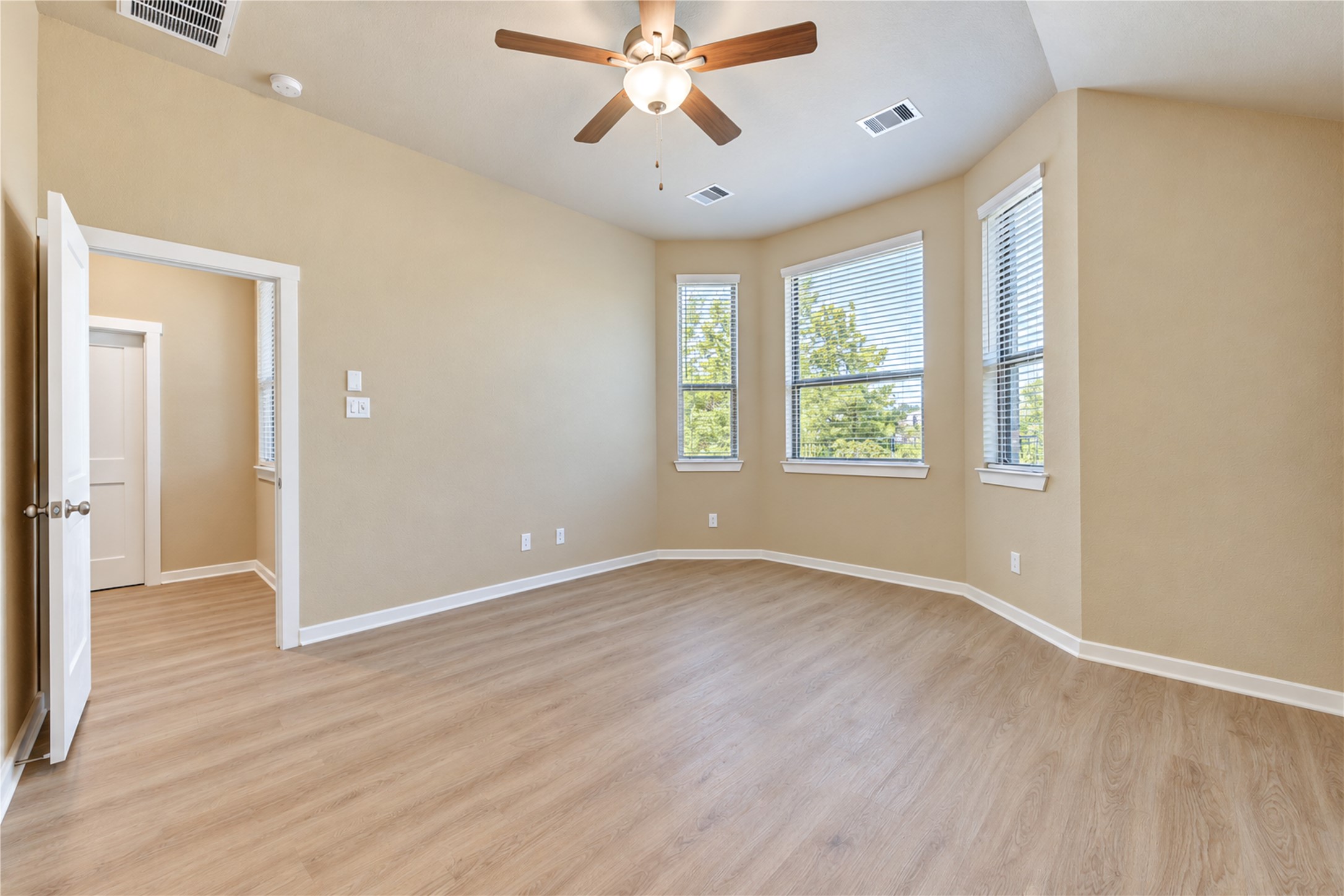 Primary Bedroom in yard side