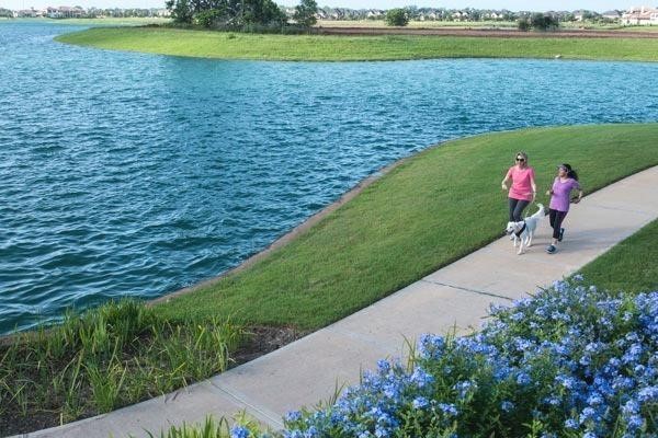 This community offers a lakeside setting with walking paths that are perfect for leisurely strolls.