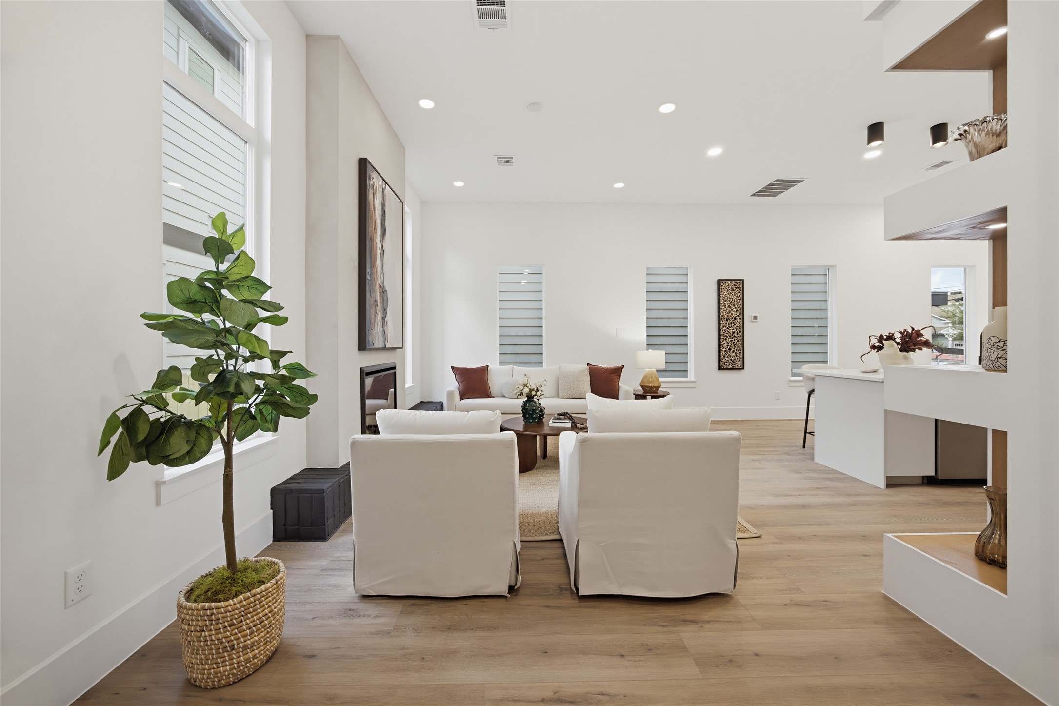 1004 E 35th Street, Houston, TX 77022