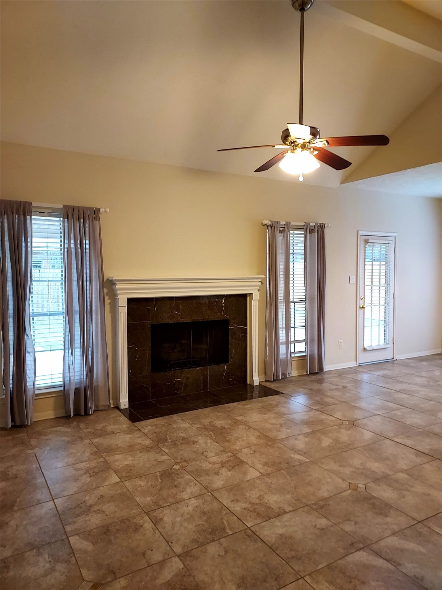 Family/Fireplace Family/Fireplace
