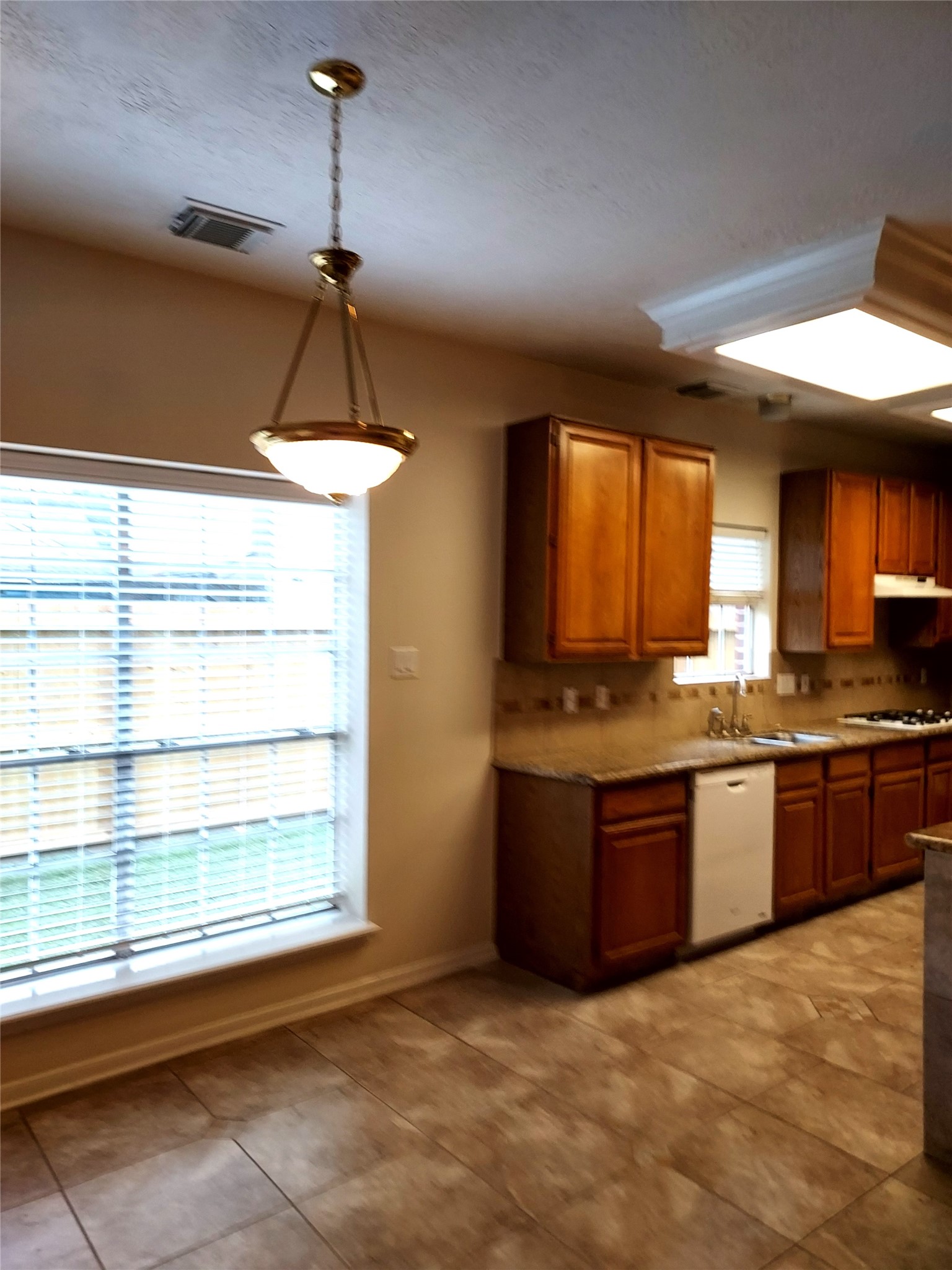 Breakfast room /kitchen Breakfast room /kitchen