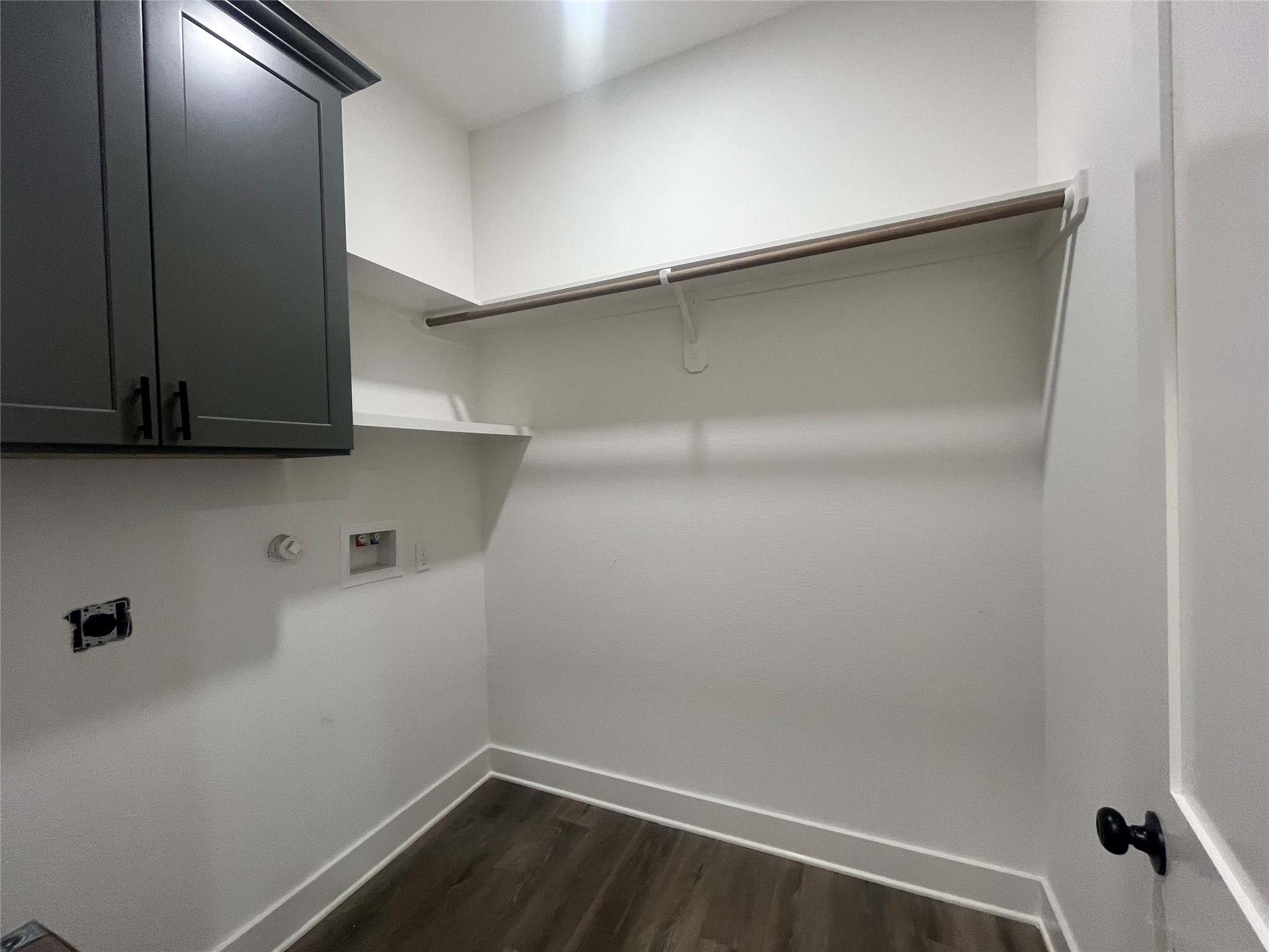 28807 Champion Oak roomy laundry room