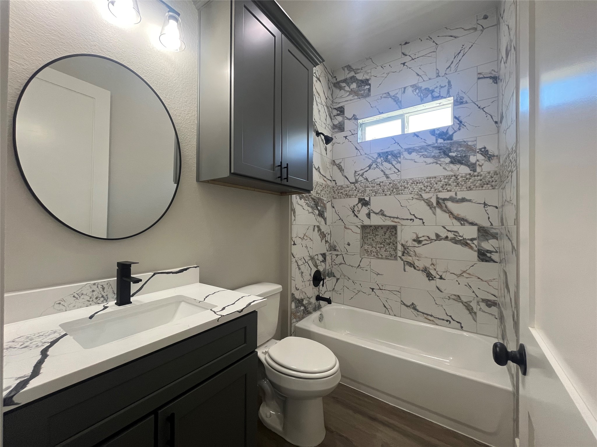 28807 Champion Oak bathroom