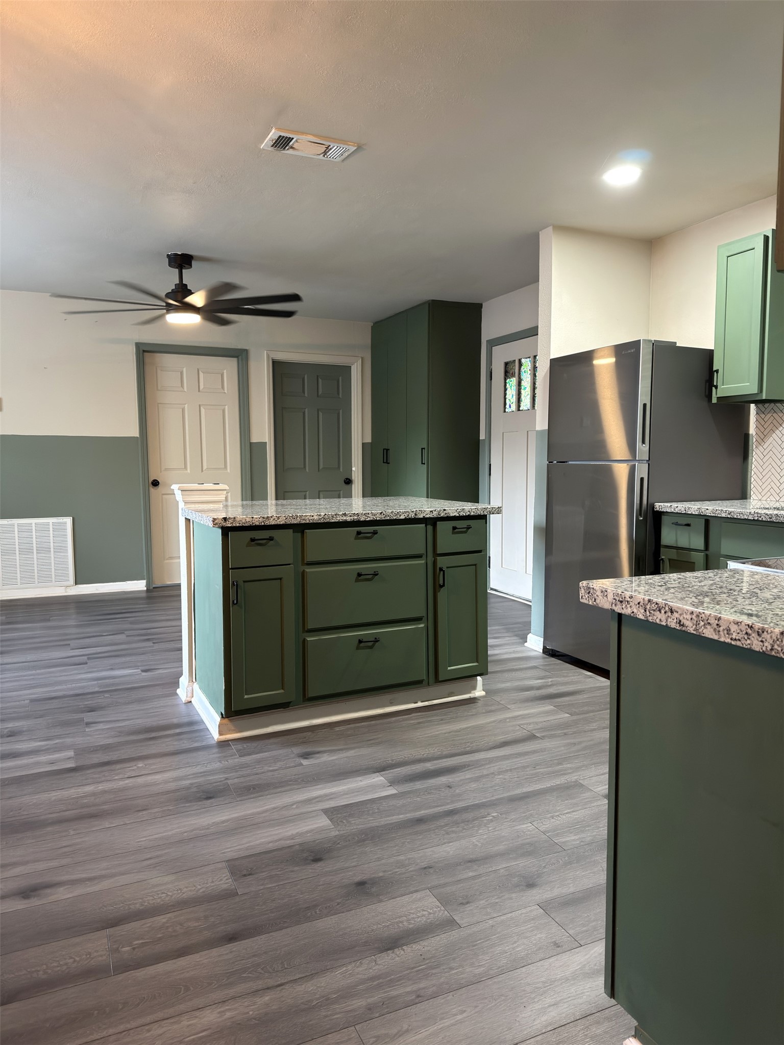 Beautifully open concept kitchen Beautifully open concept kitchen