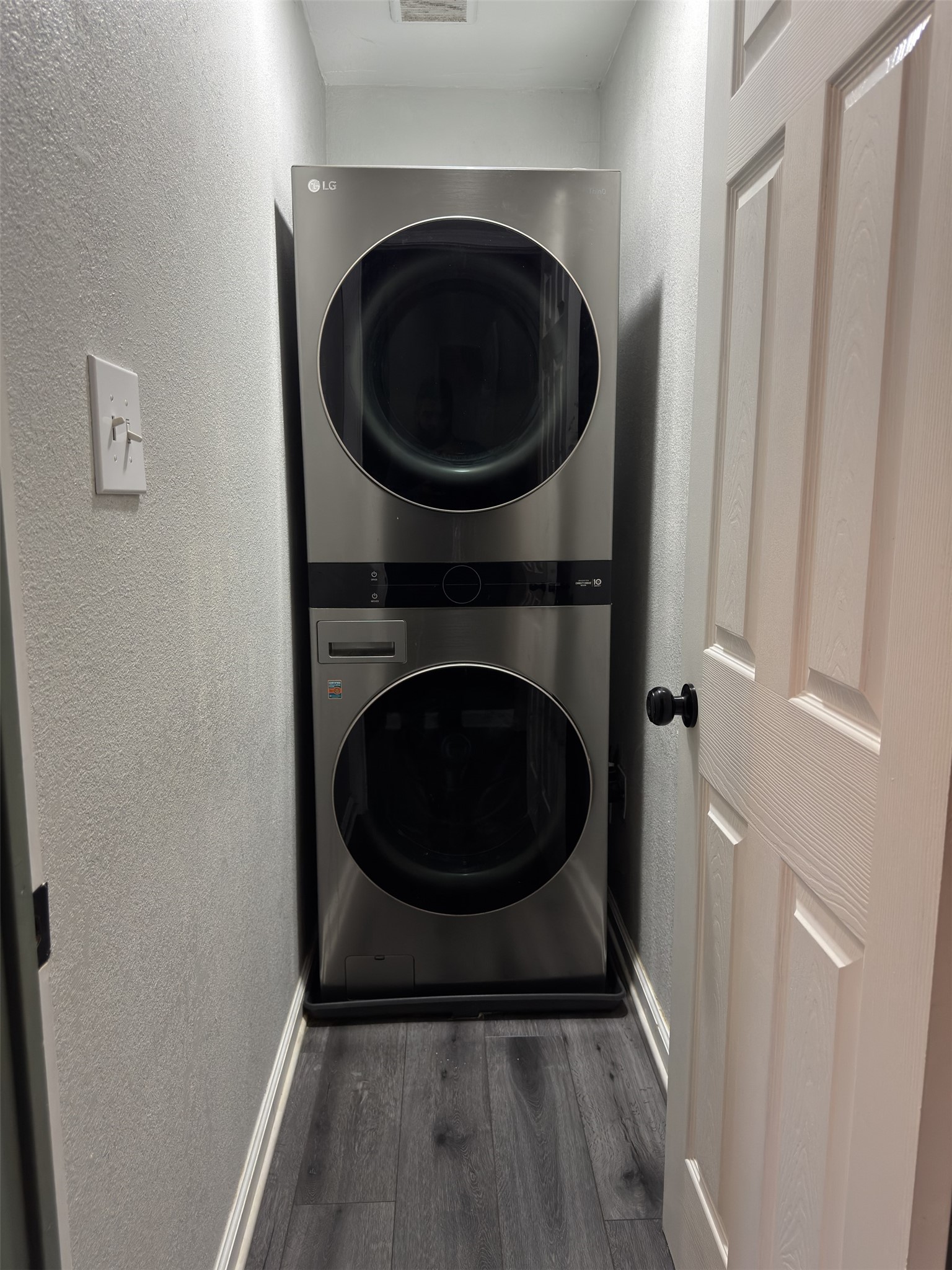 Full size stackable washer/dryer