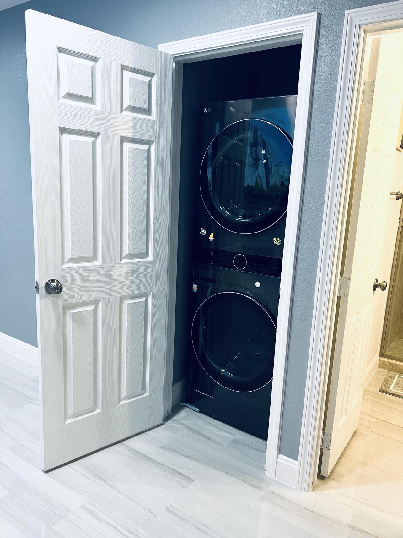 Garage Apartment Laundry Closet (appliances included)