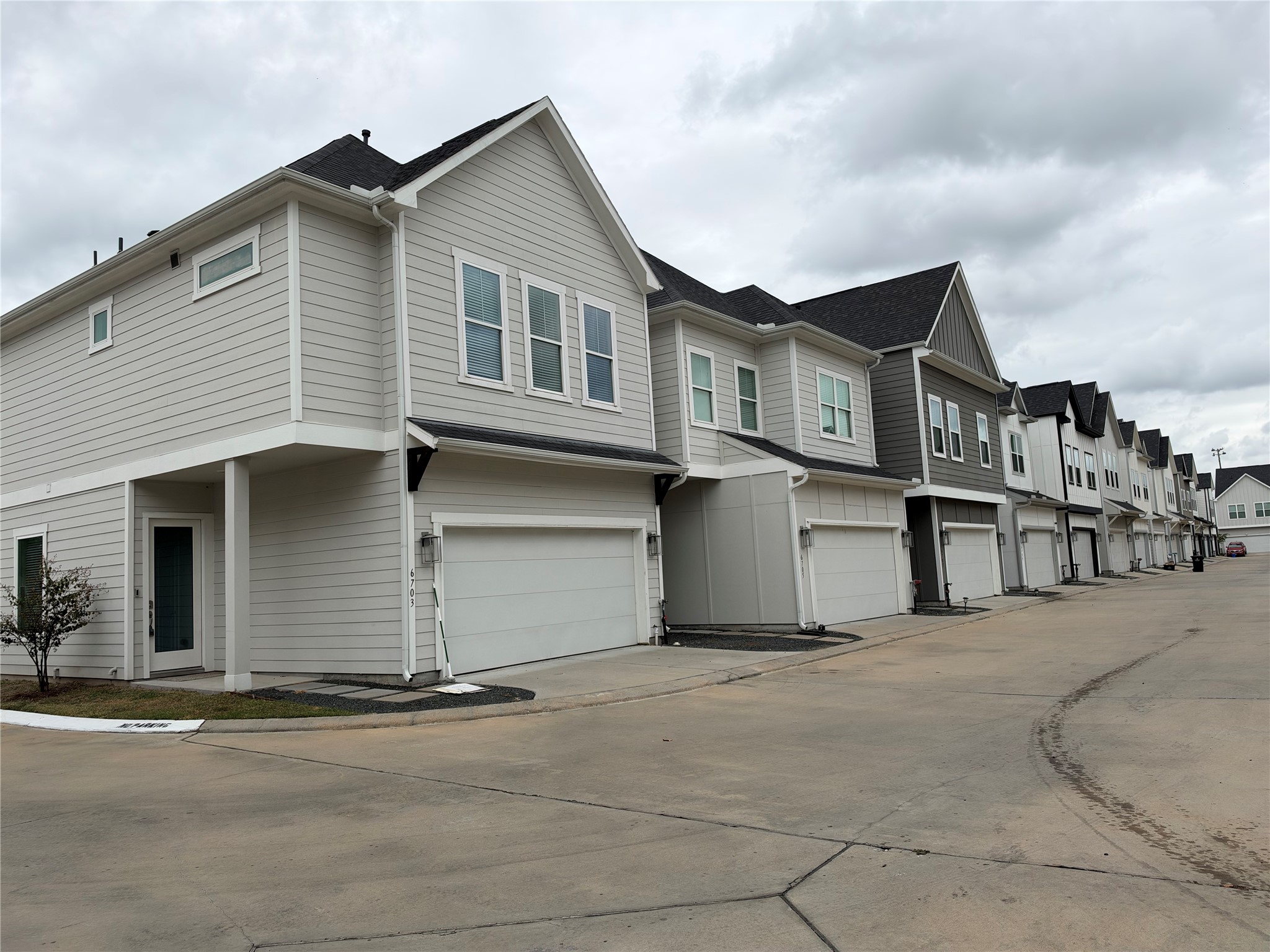 6703 Parker Grove Lane, Houston, TX 77076