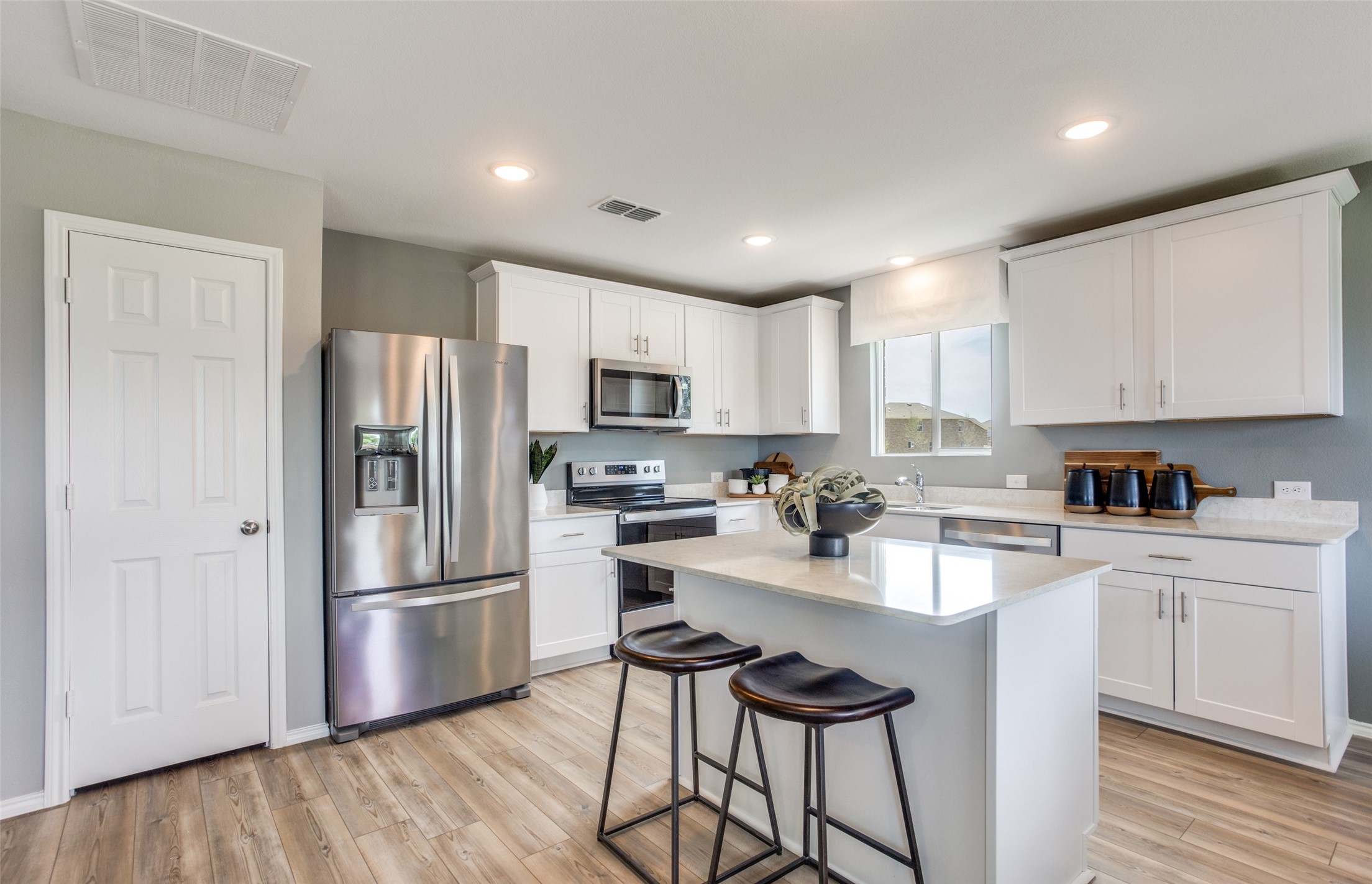 MODEL HOME images may NOT be consistent with the finished product. MODEL HOME images may NOT be consistent with the finished product.
