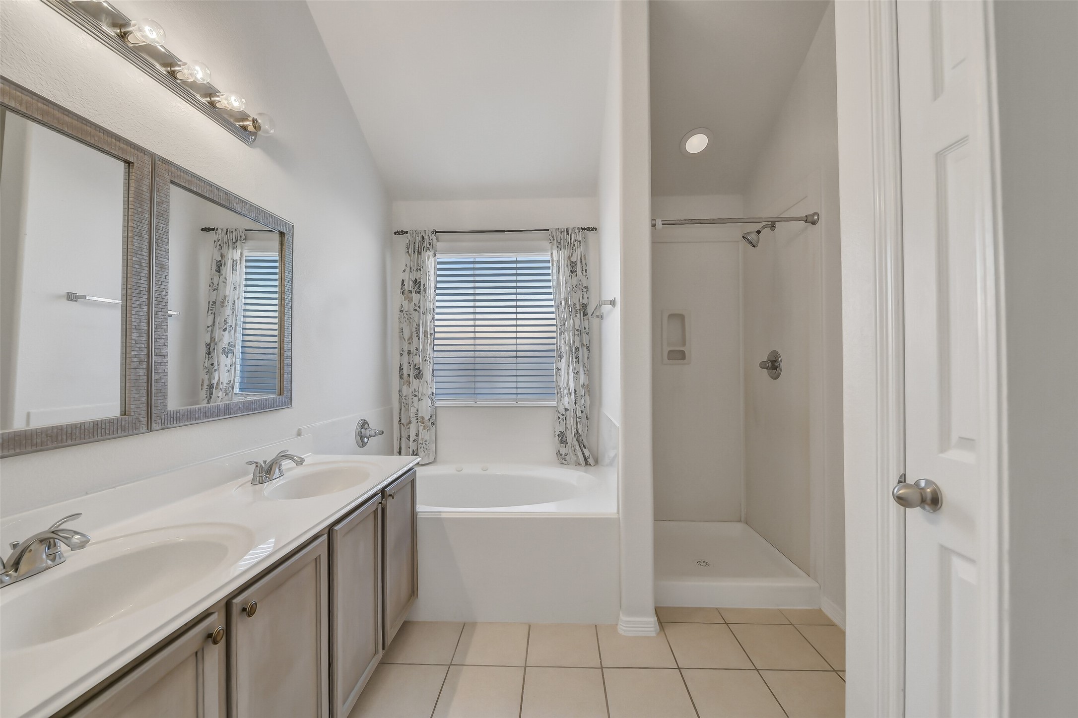 706 St Croix Street, Alvin, TX 77511