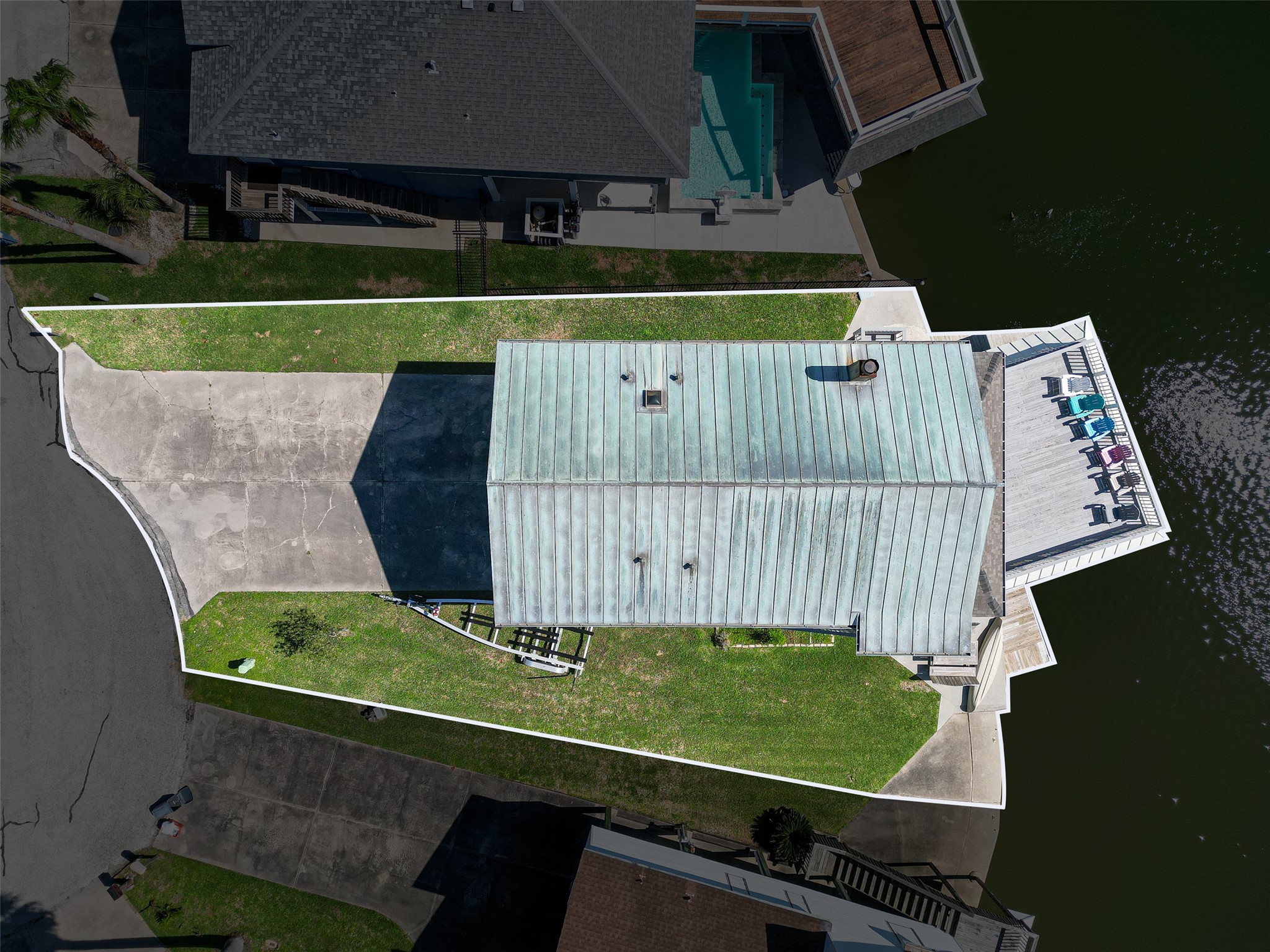 210 Sampan Drive, Tiki Island, TX 77554