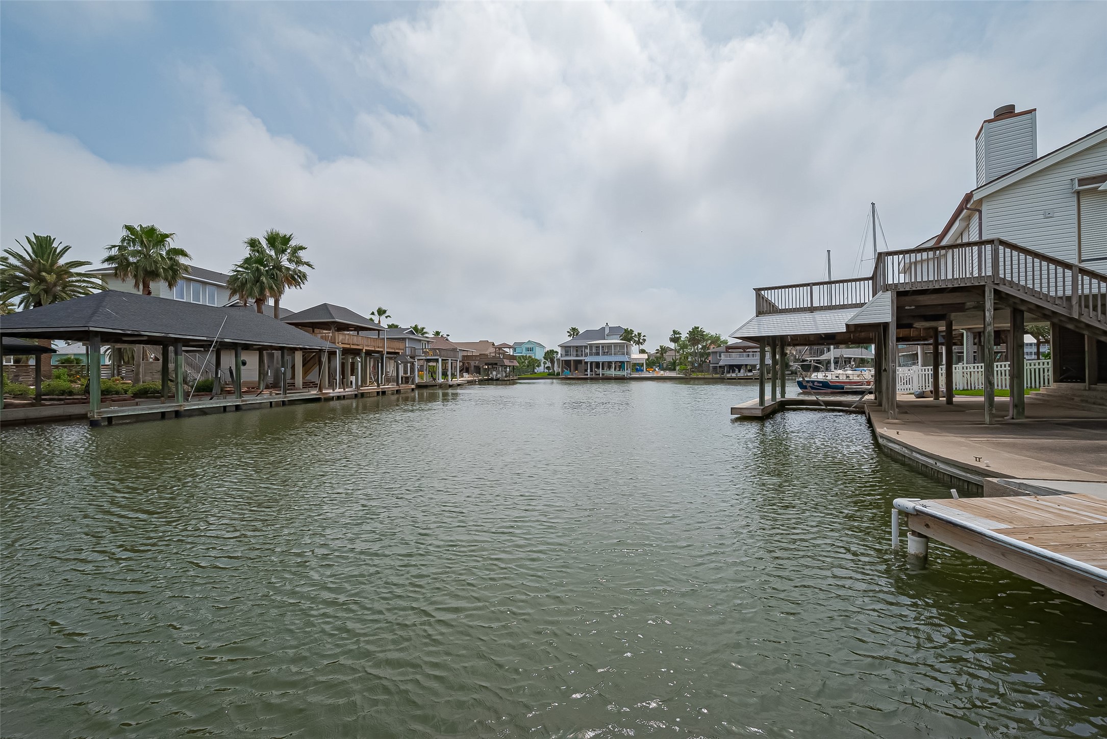 210 Sampan Drive, Tiki Island, TX 77554