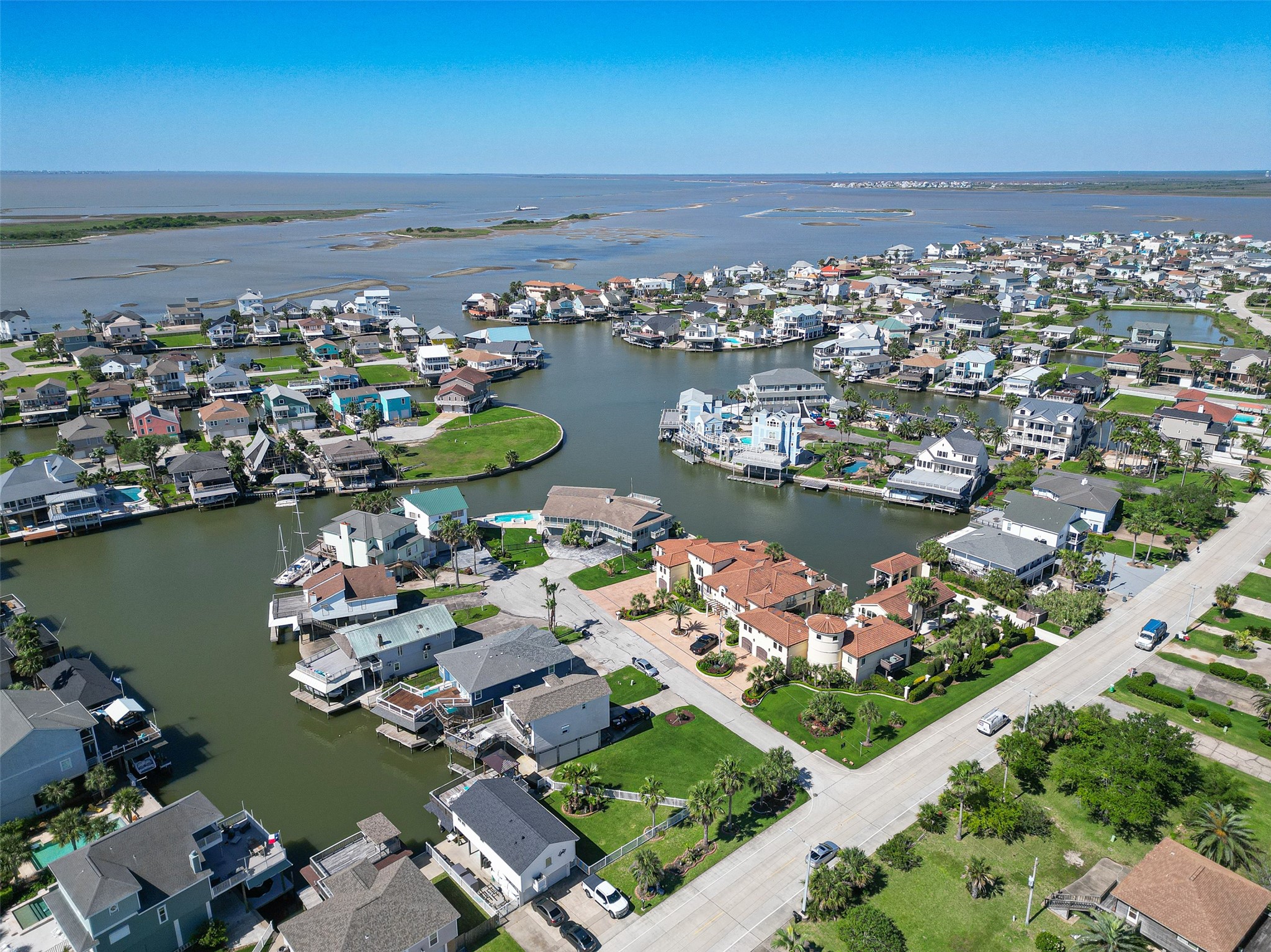210 Sampan Drive, Tiki Island, TX 77554
