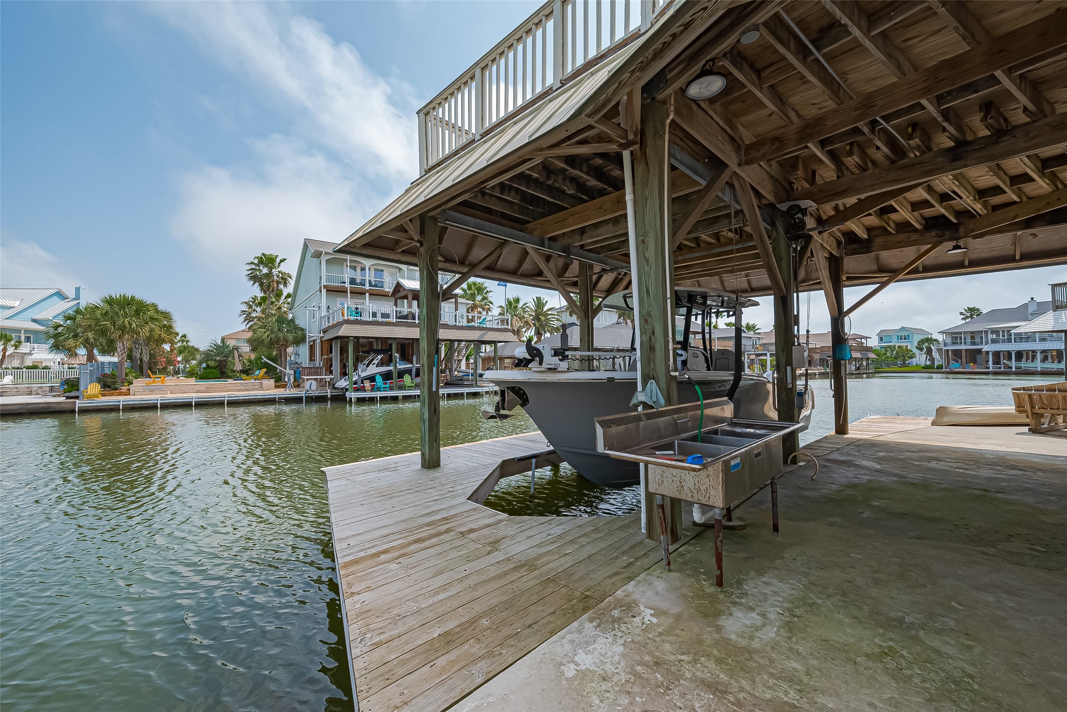 210 Sampan Drive, Tiki Island, TX 77554