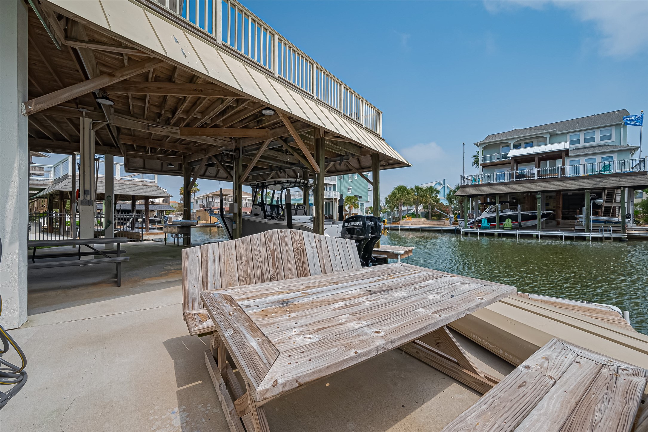 210 Sampan Drive, Tiki Island, TX 77554