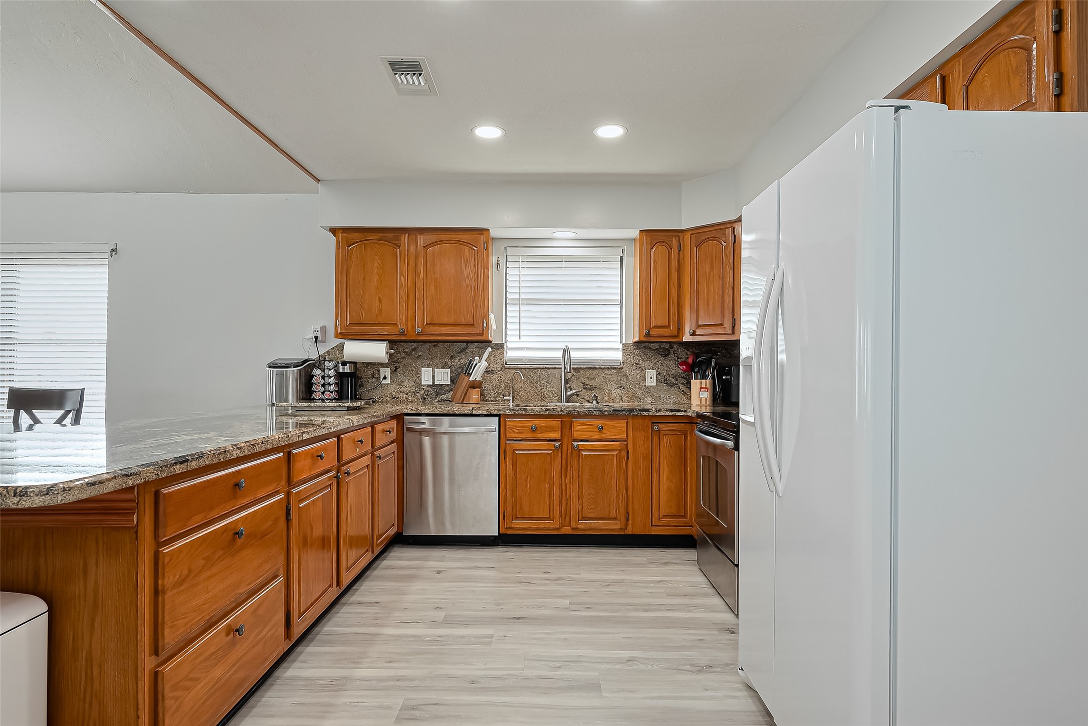 210 Sampan Drive, Tiki Island, TX 77554