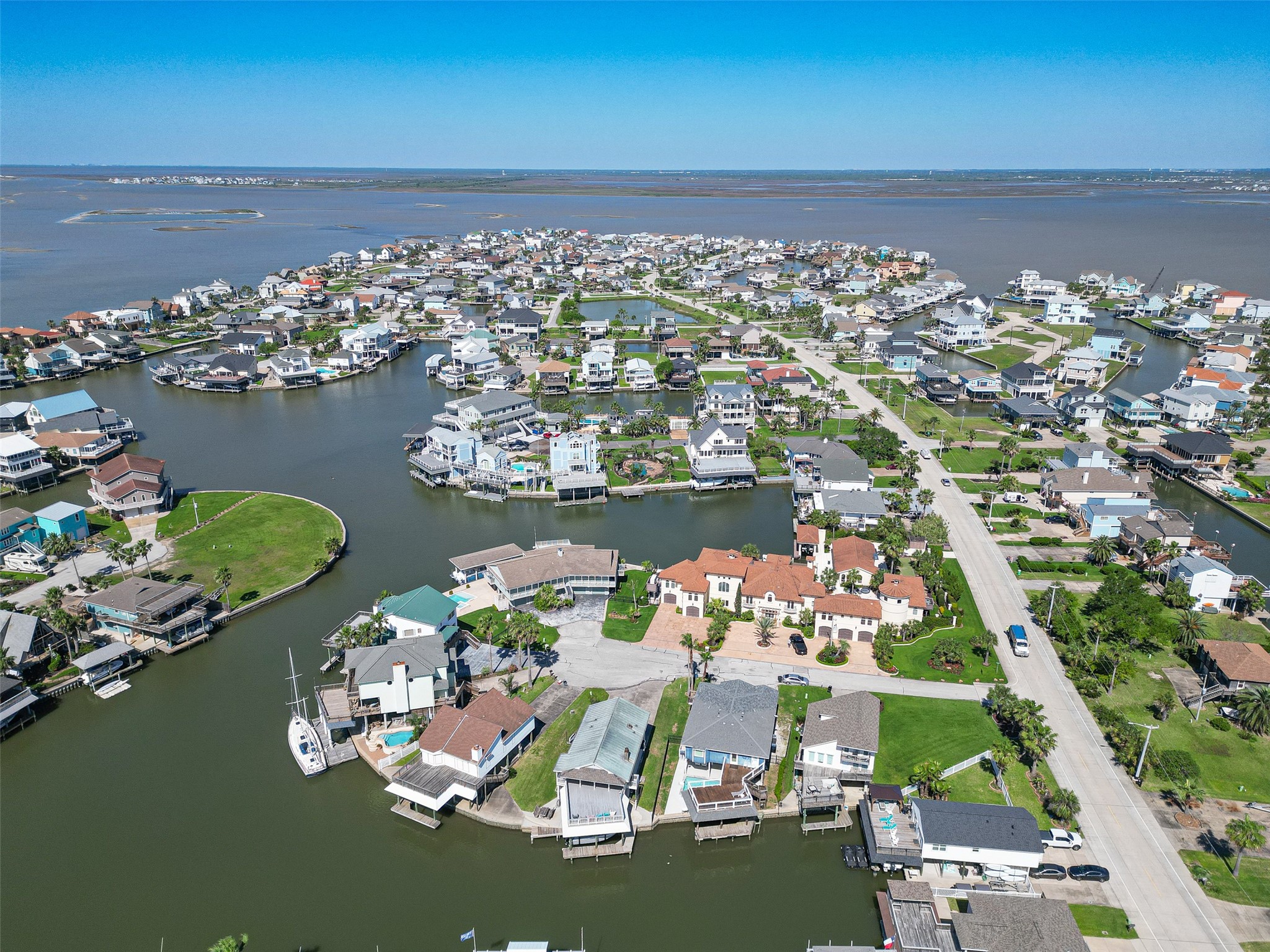210 Sampan Drive, Tiki Island, TX 77554