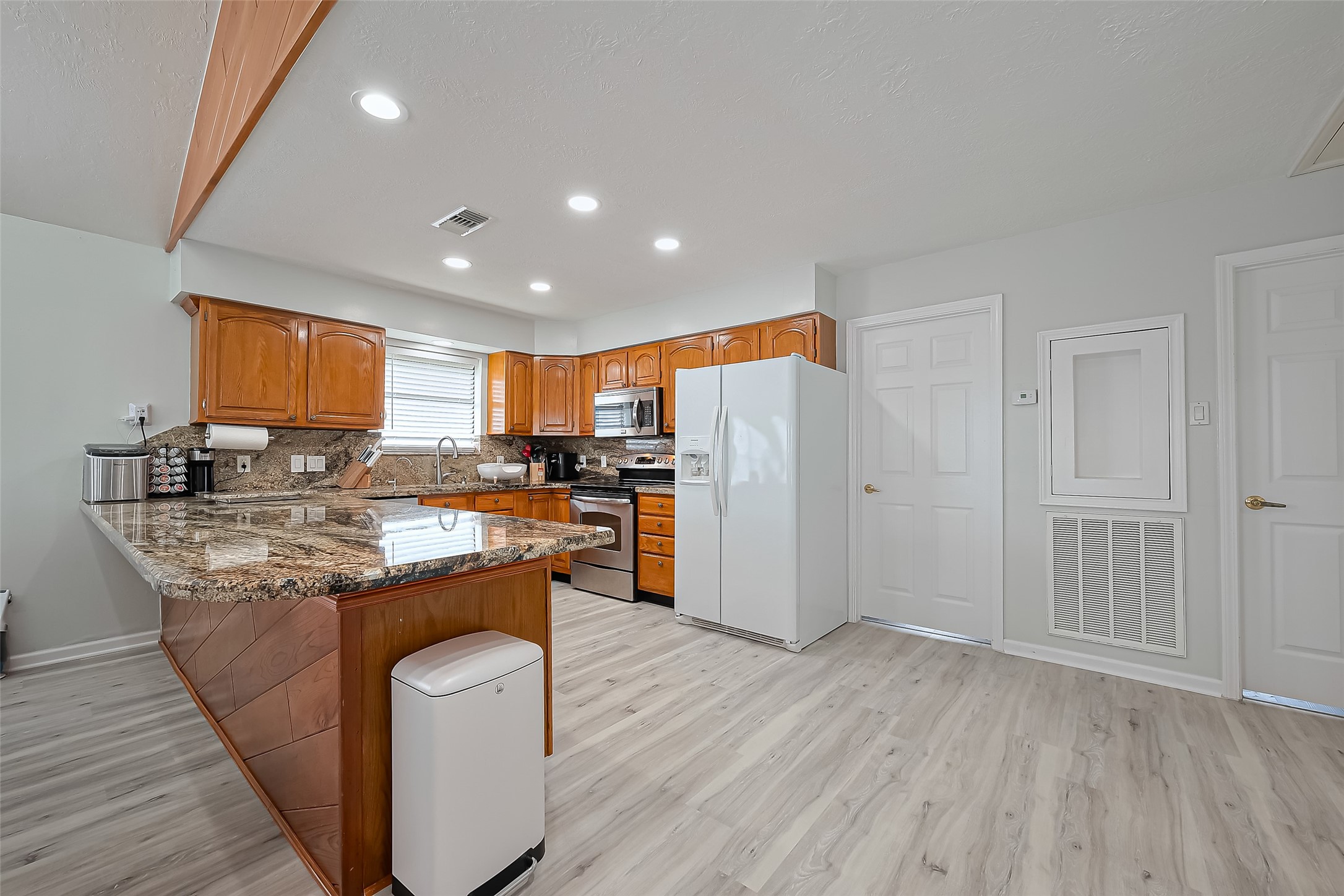 210 Sampan Drive, Tiki Island, TX 77554