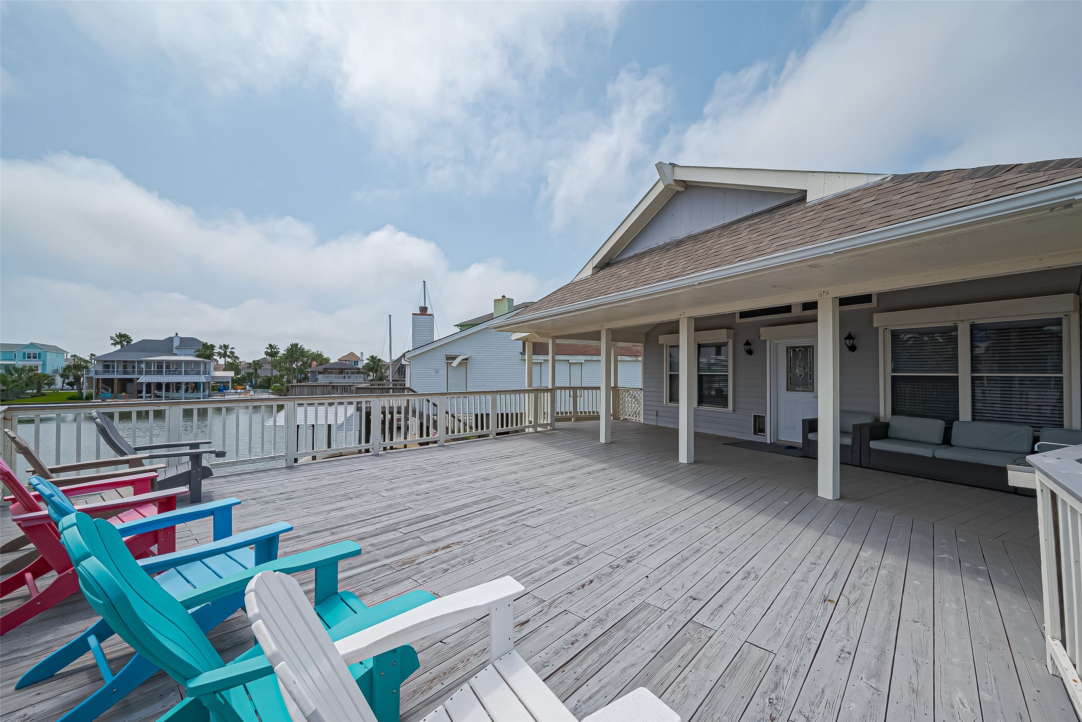 210 Sampan Drive, Tiki Island, TX 77554