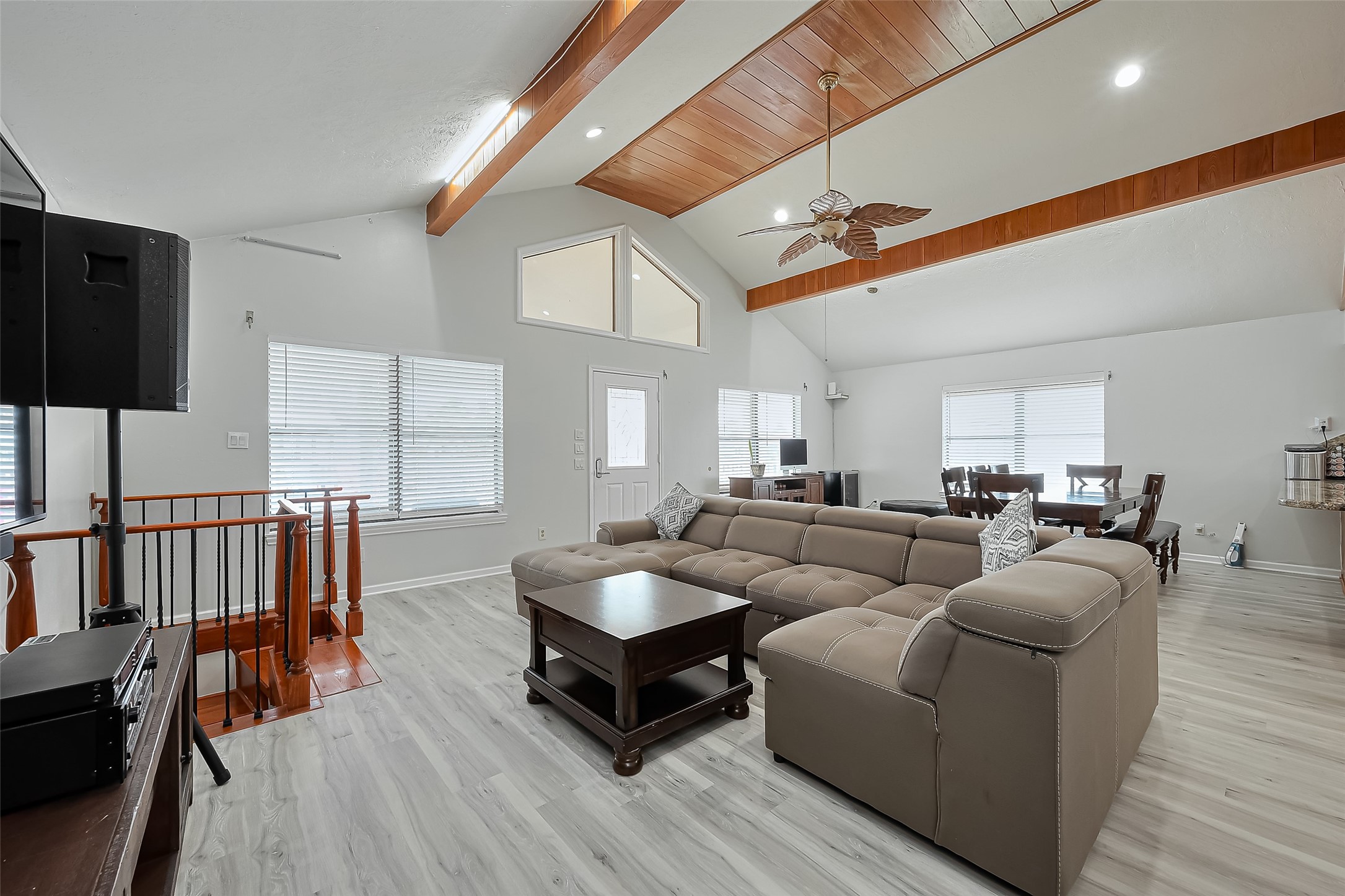 210 Sampan Drive, Tiki Island, TX 77554