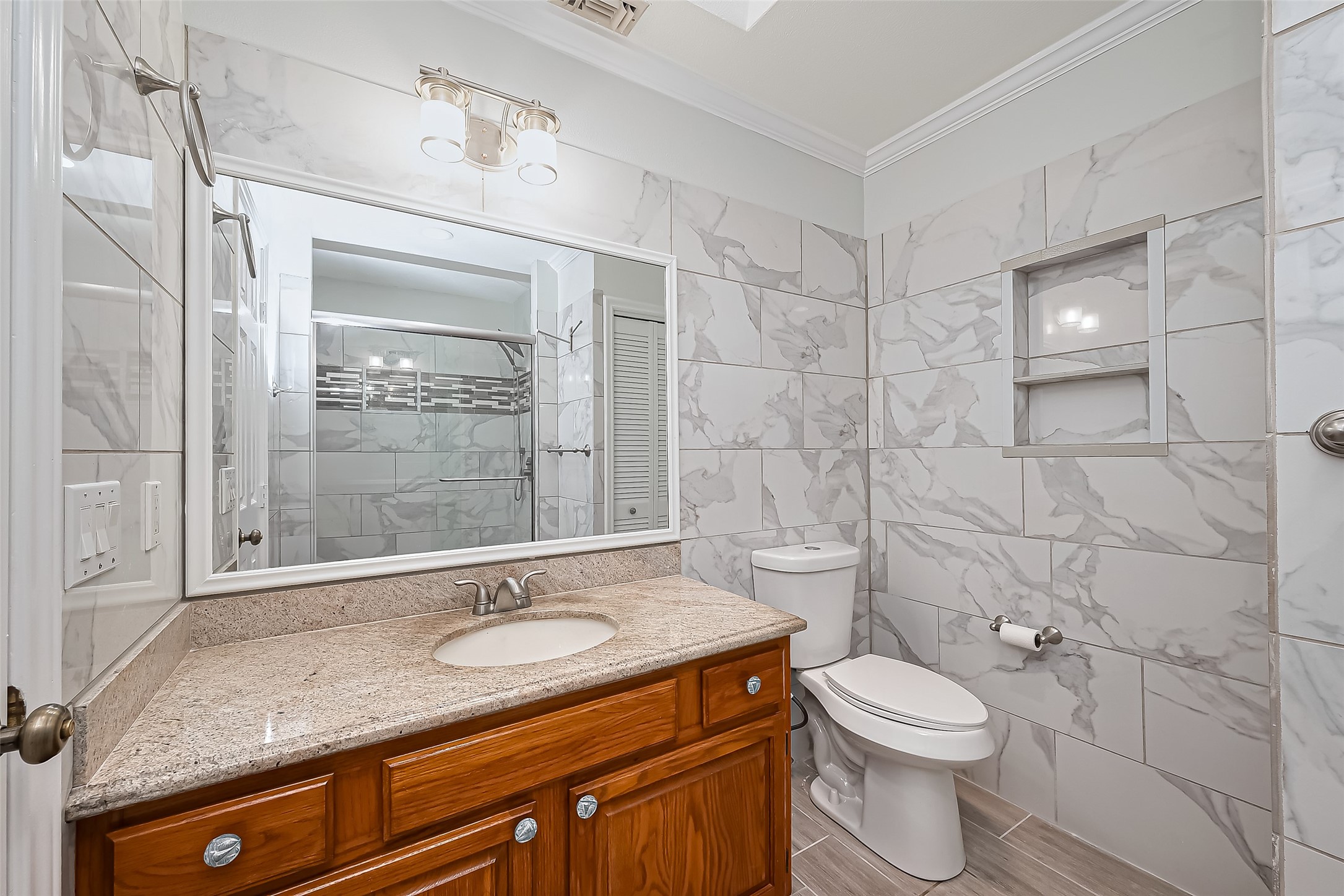 210 Sampan Drive, Tiki Island, TX 77554