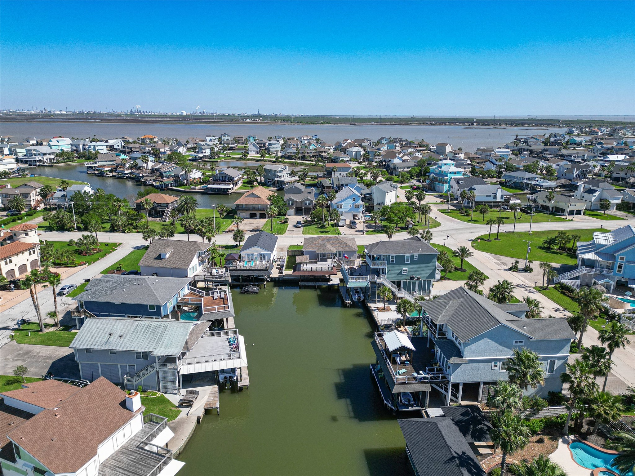 210 Sampan Drive, Tiki Island, TX 77554