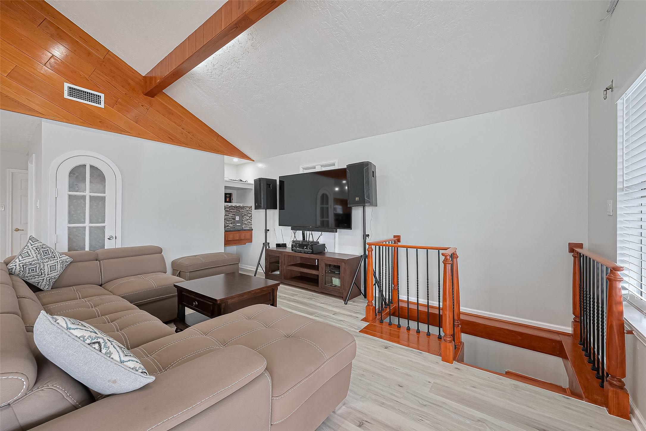 210 Sampan Drive, Tiki Island, TX 77554