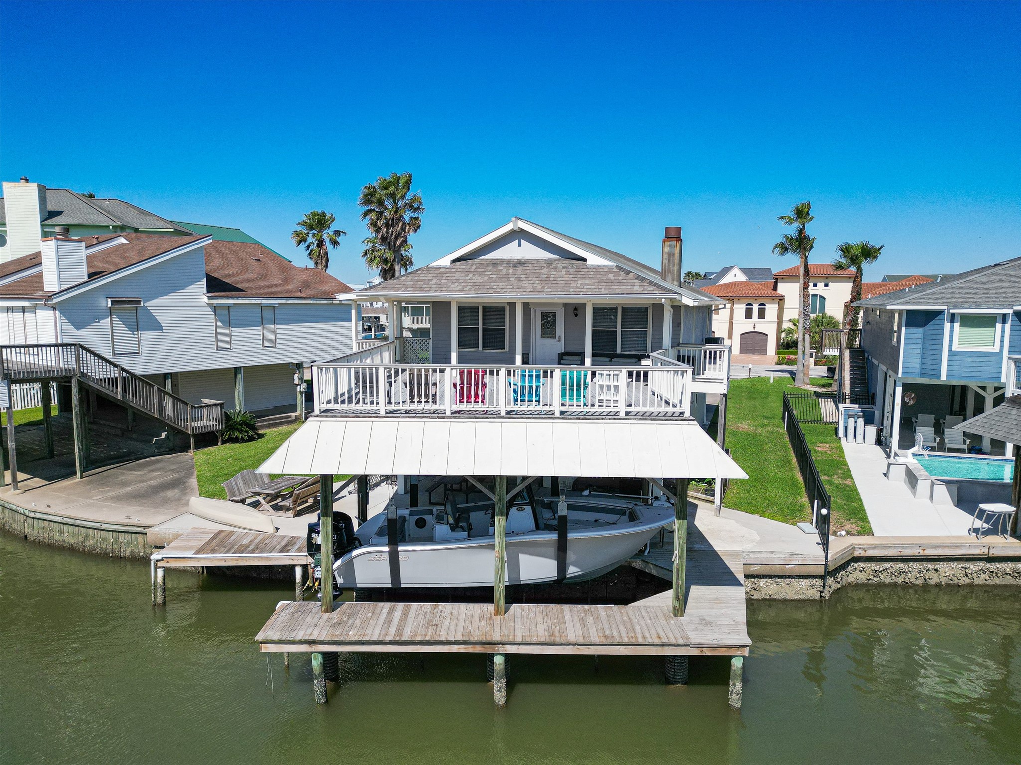 210 Sampan Drive, Tiki Island, TX 77554