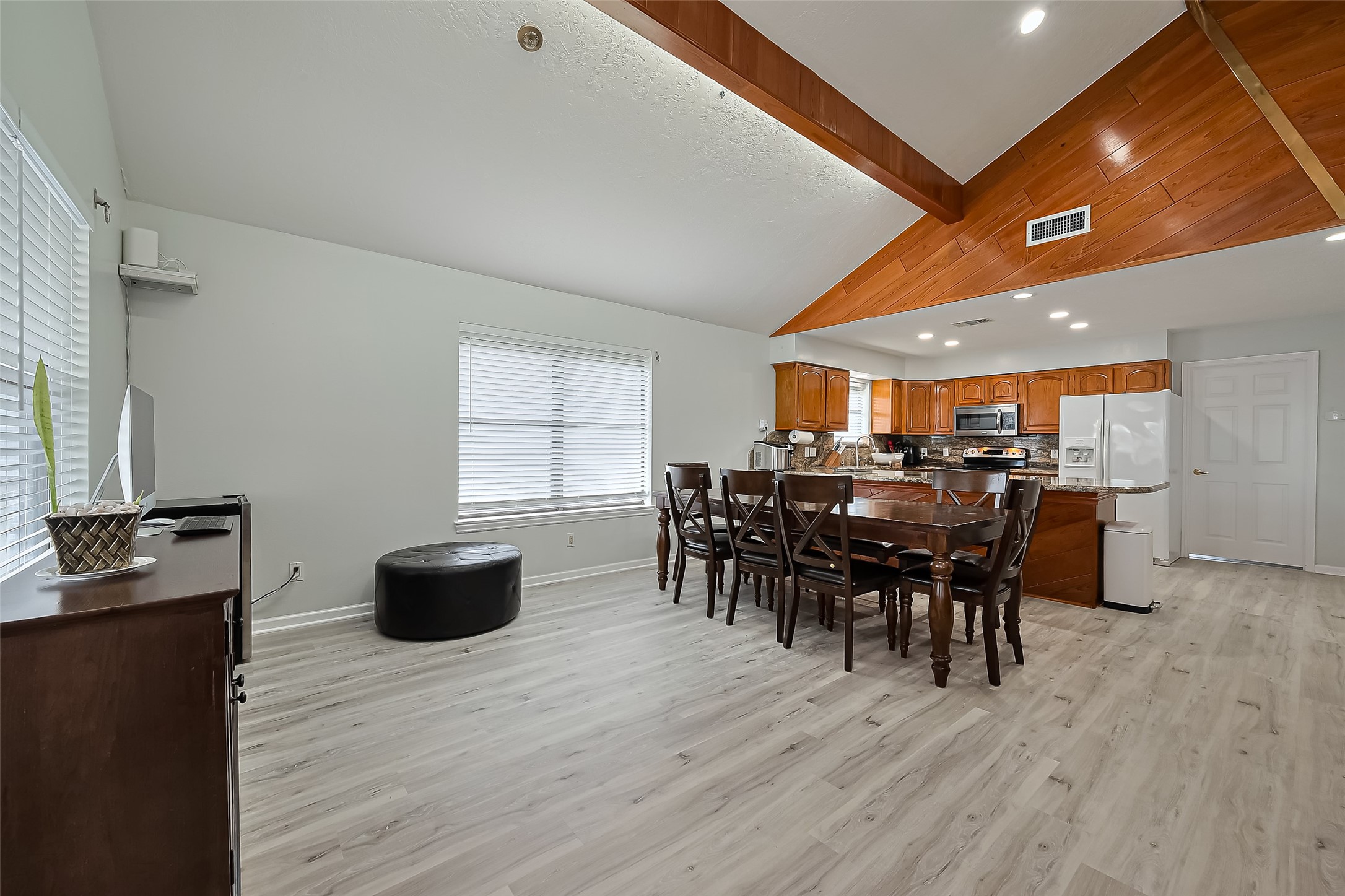 210 Sampan Drive, Tiki Island, TX 77554