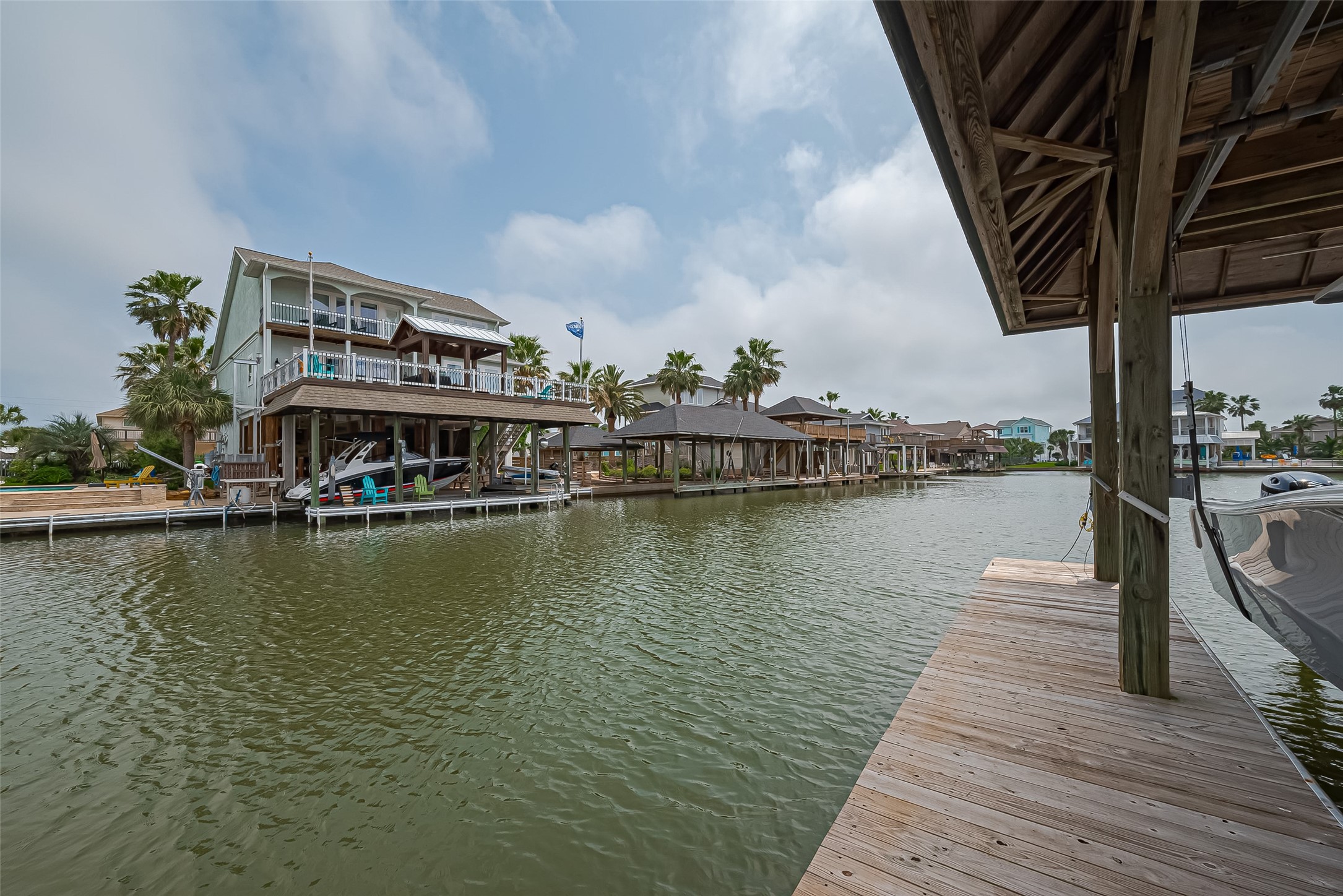 210 Sampan Drive, Tiki Island, TX 77554