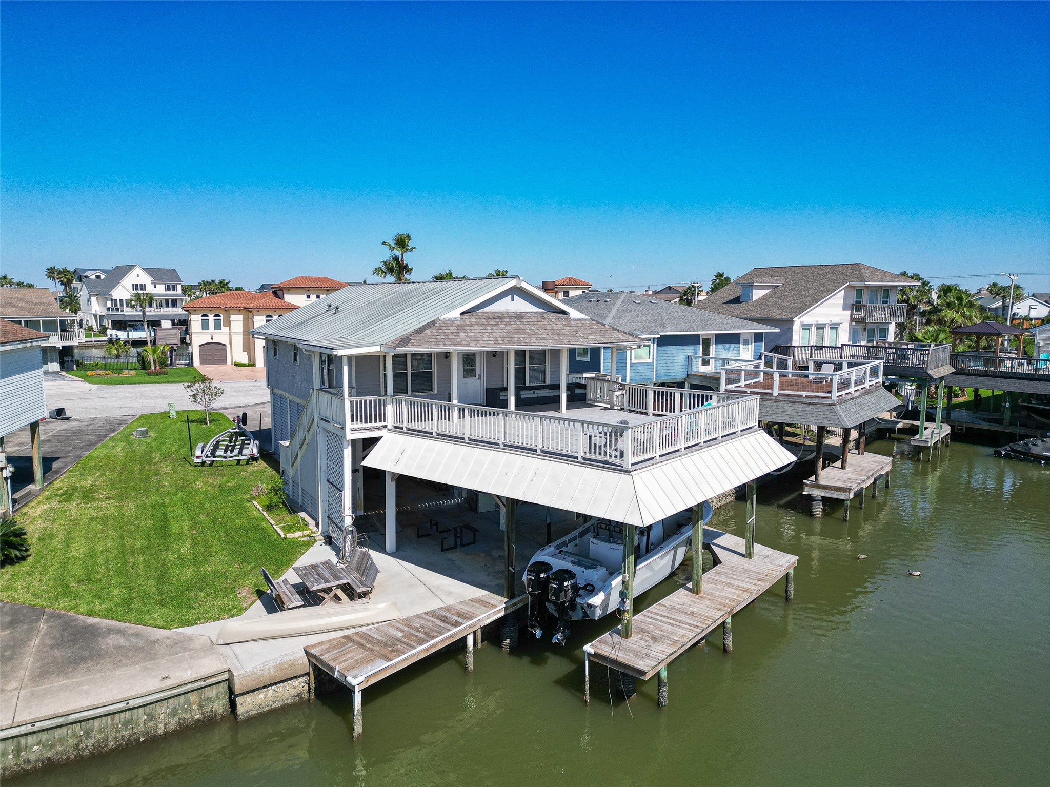 210 Sampan Drive, Tiki Island, TX 77554