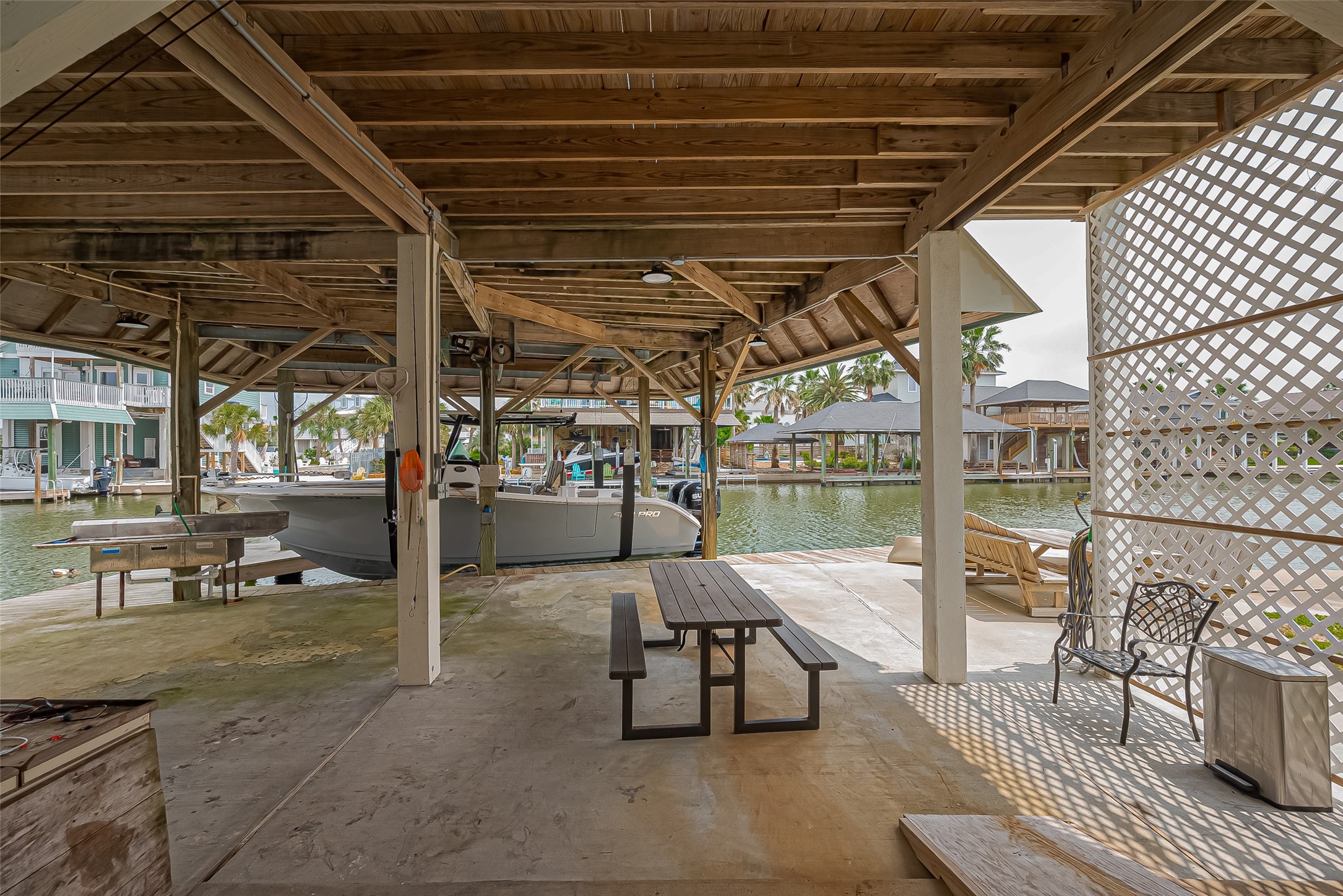 210 Sampan Drive, Tiki Island, TX 77554