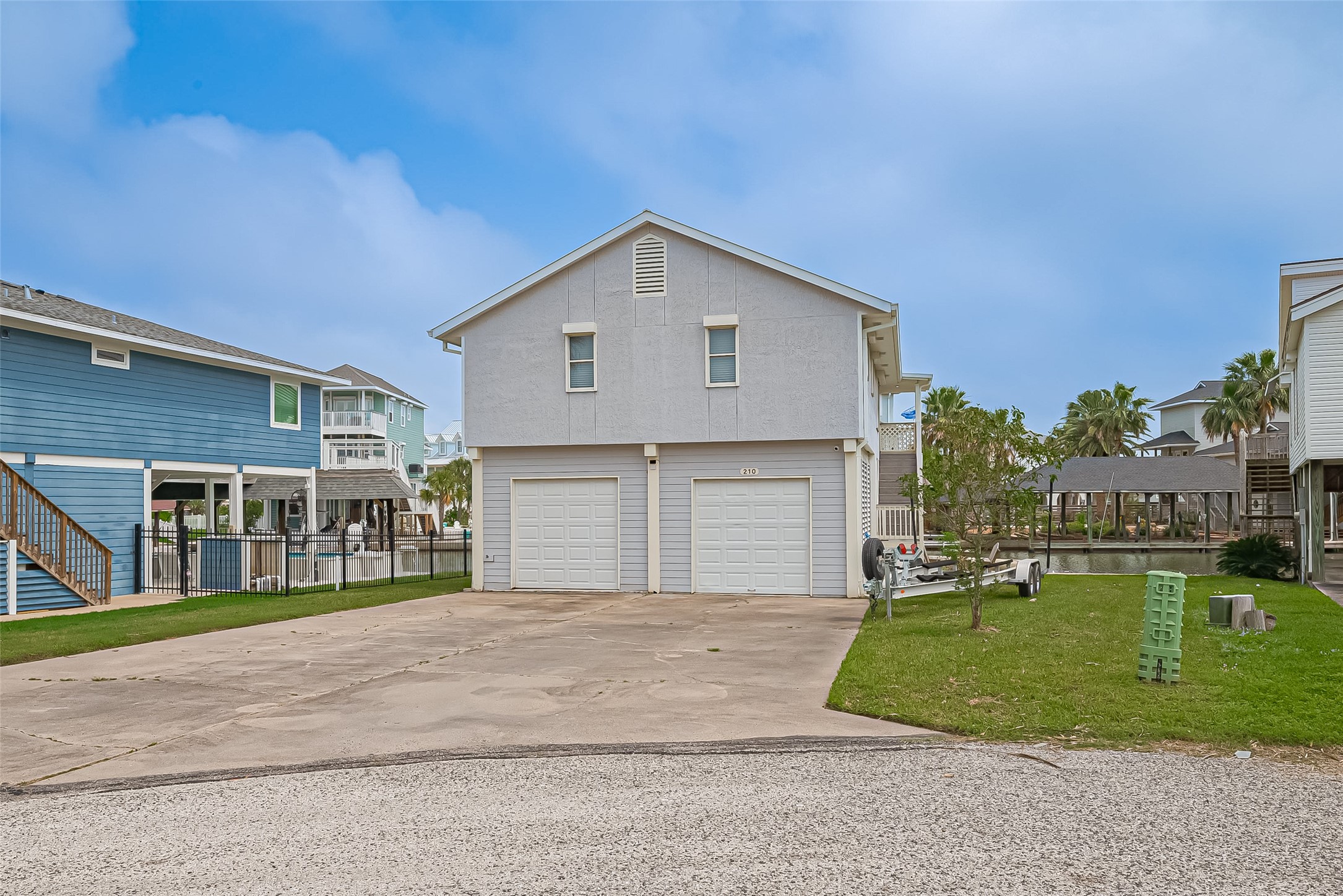 210 Sampan Drive, Tiki Island, TX 77554