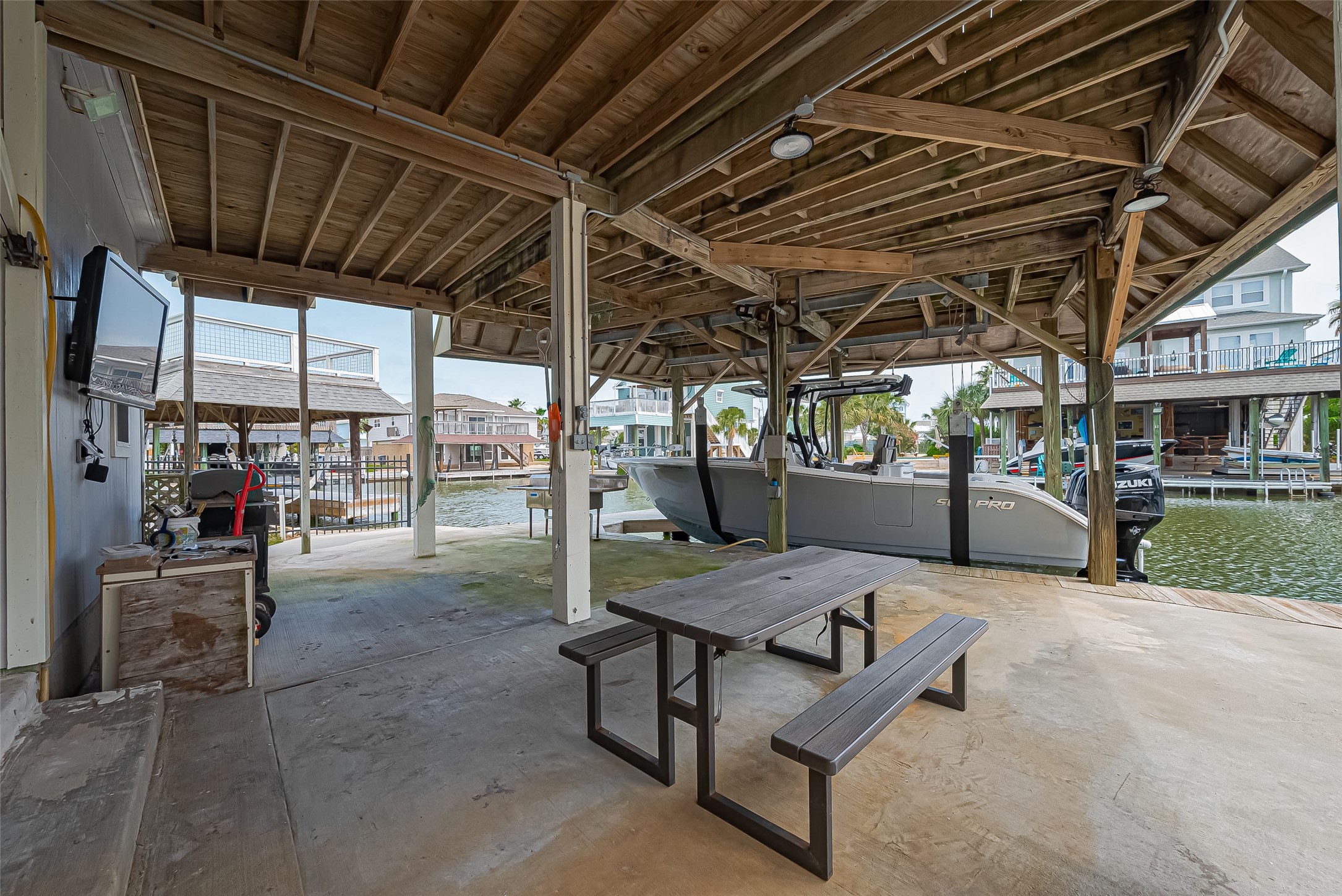 210 Sampan Drive, Tiki Island, TX 77554