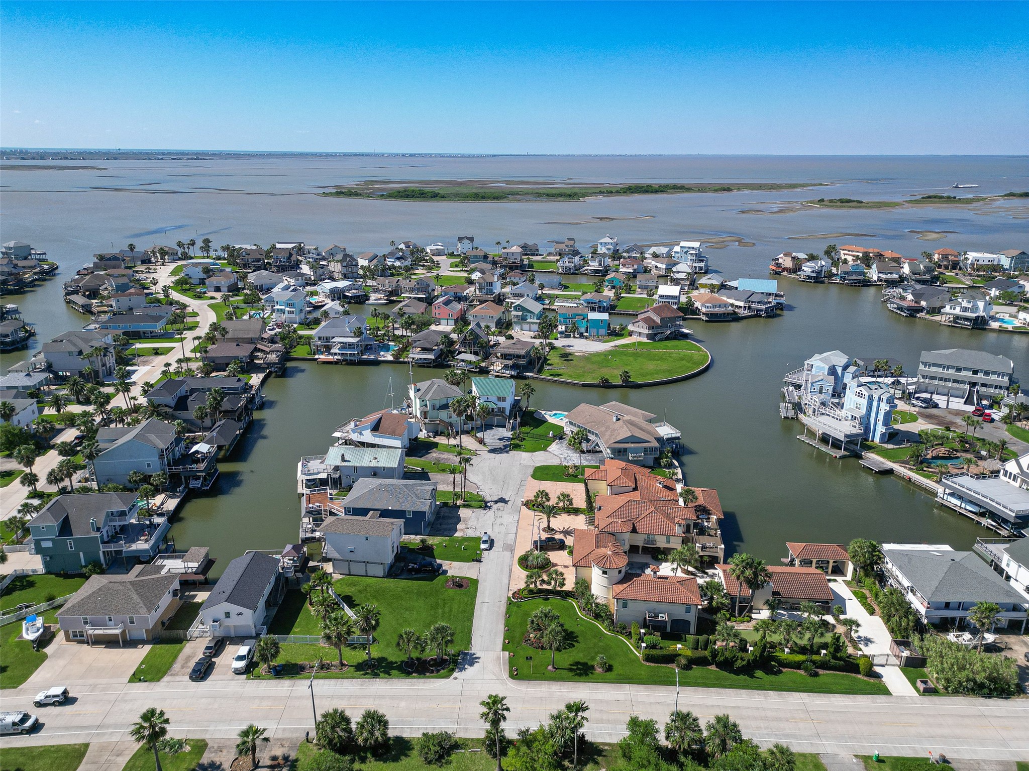 210 Sampan Drive, Tiki Island, TX 77554