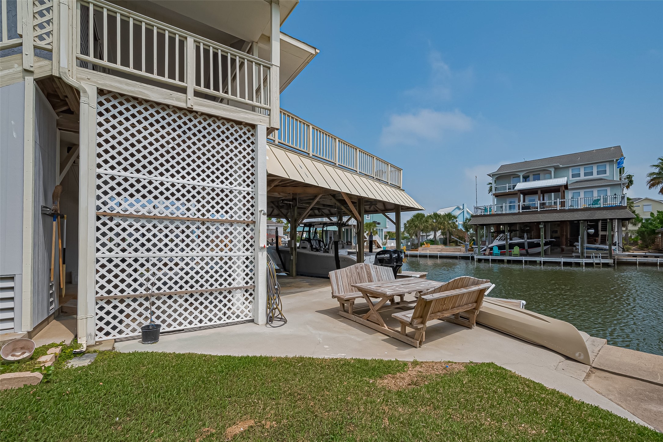 210 Sampan Drive, Tiki Island, TX 77554