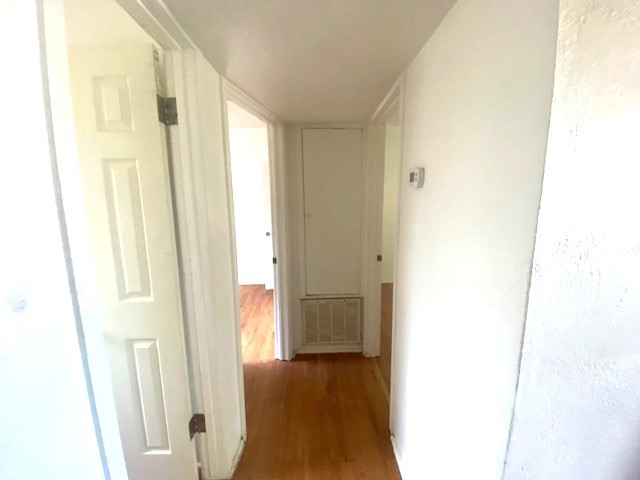 Laminate flooring throughout hallway to bedrooms.
