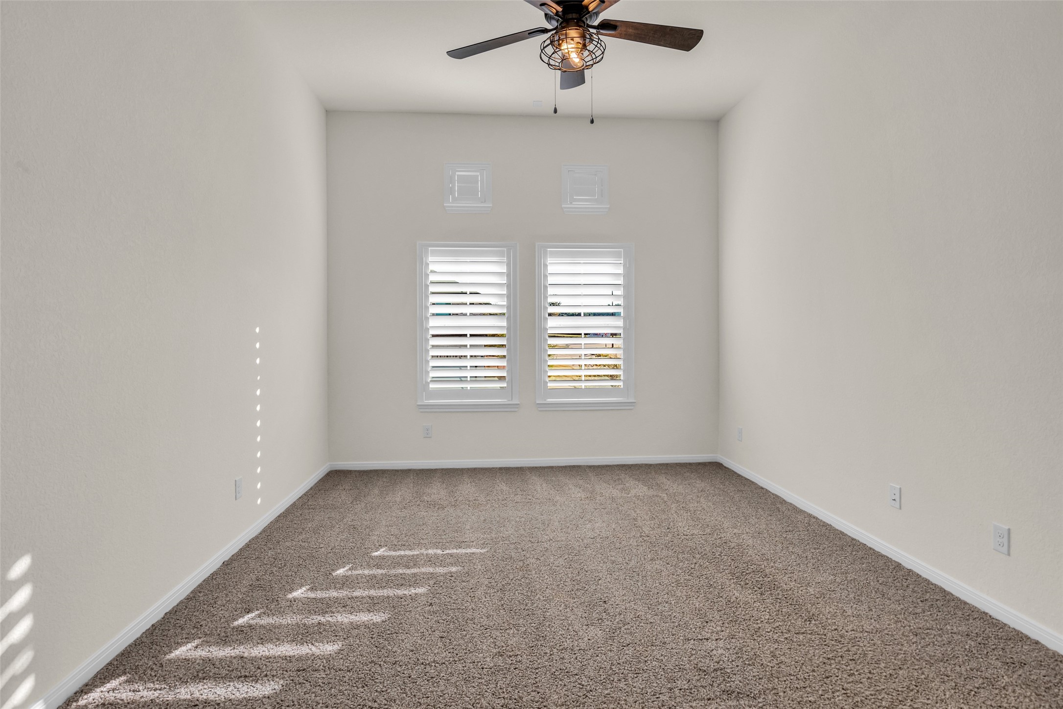 107 W Coralburst Loop, Montgomery, TX 77316
