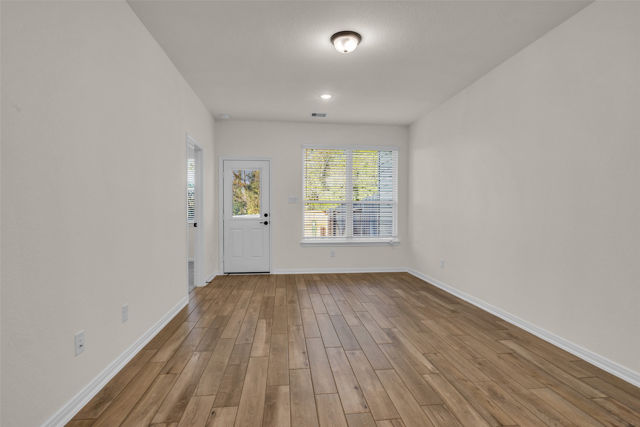 107 W Coralburst Loop, Montgomery, TX 77316