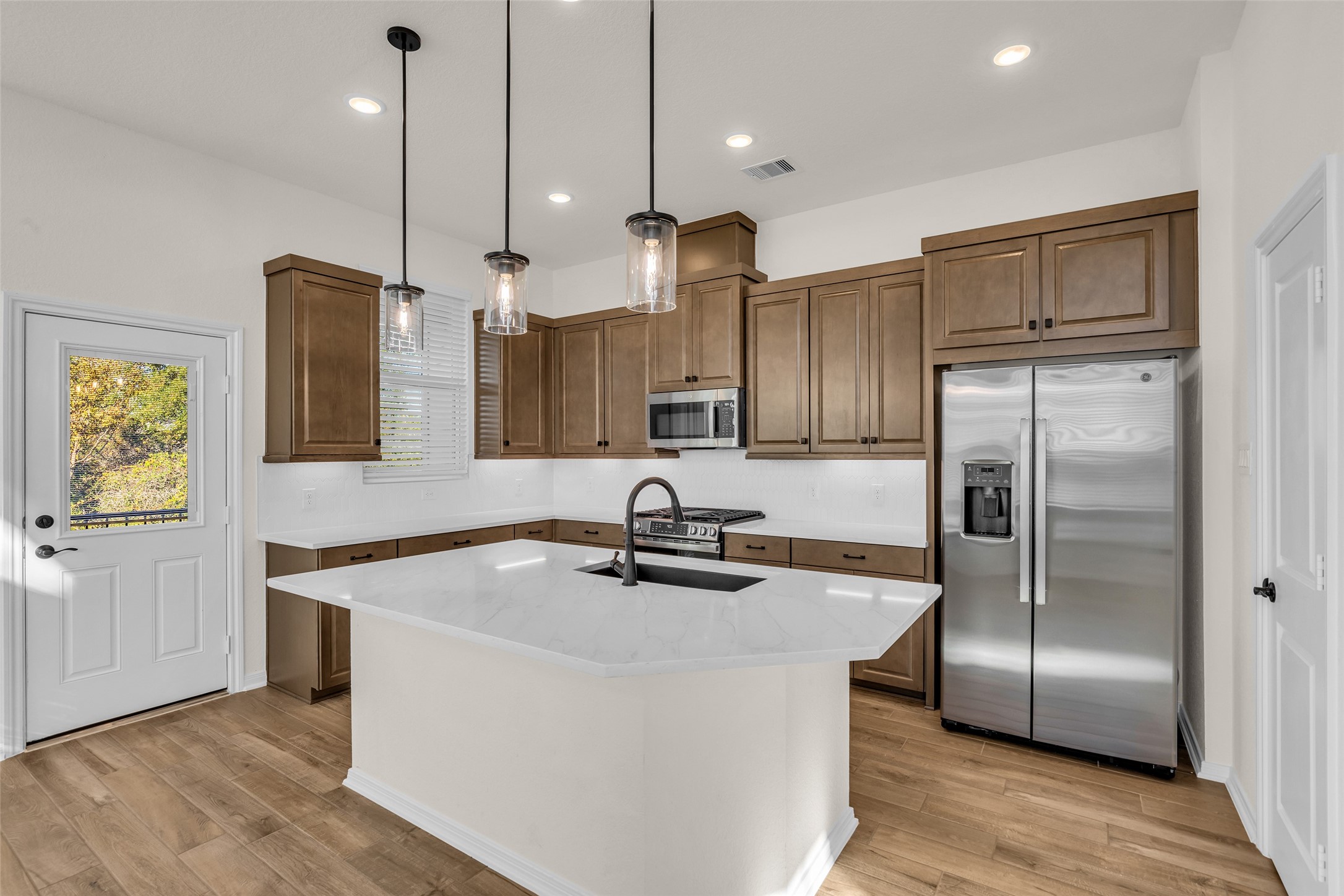 107 W Coralburst Loop, Montgomery, TX 77316