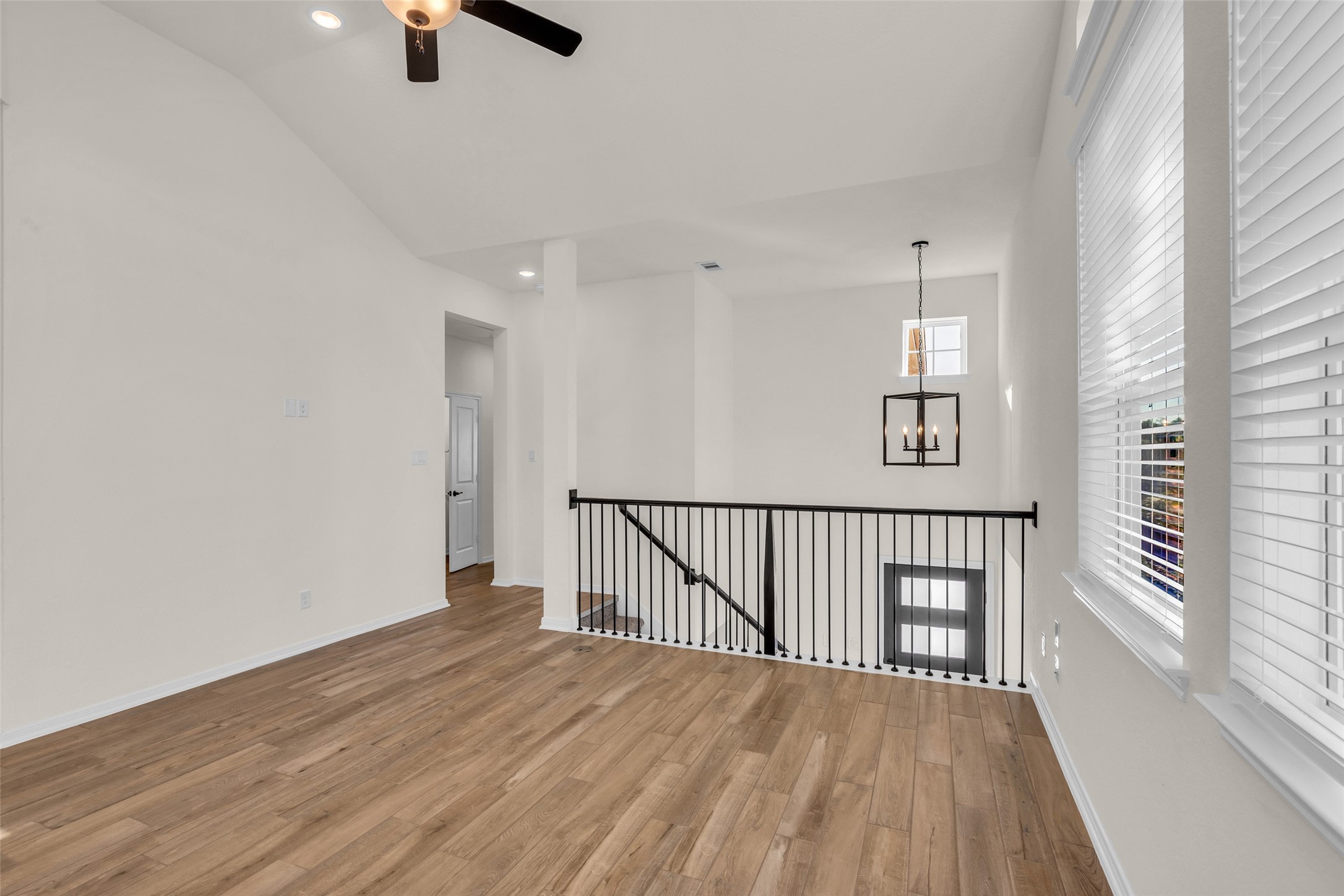 107 W Coralburst Loop, Montgomery, TX 77316
