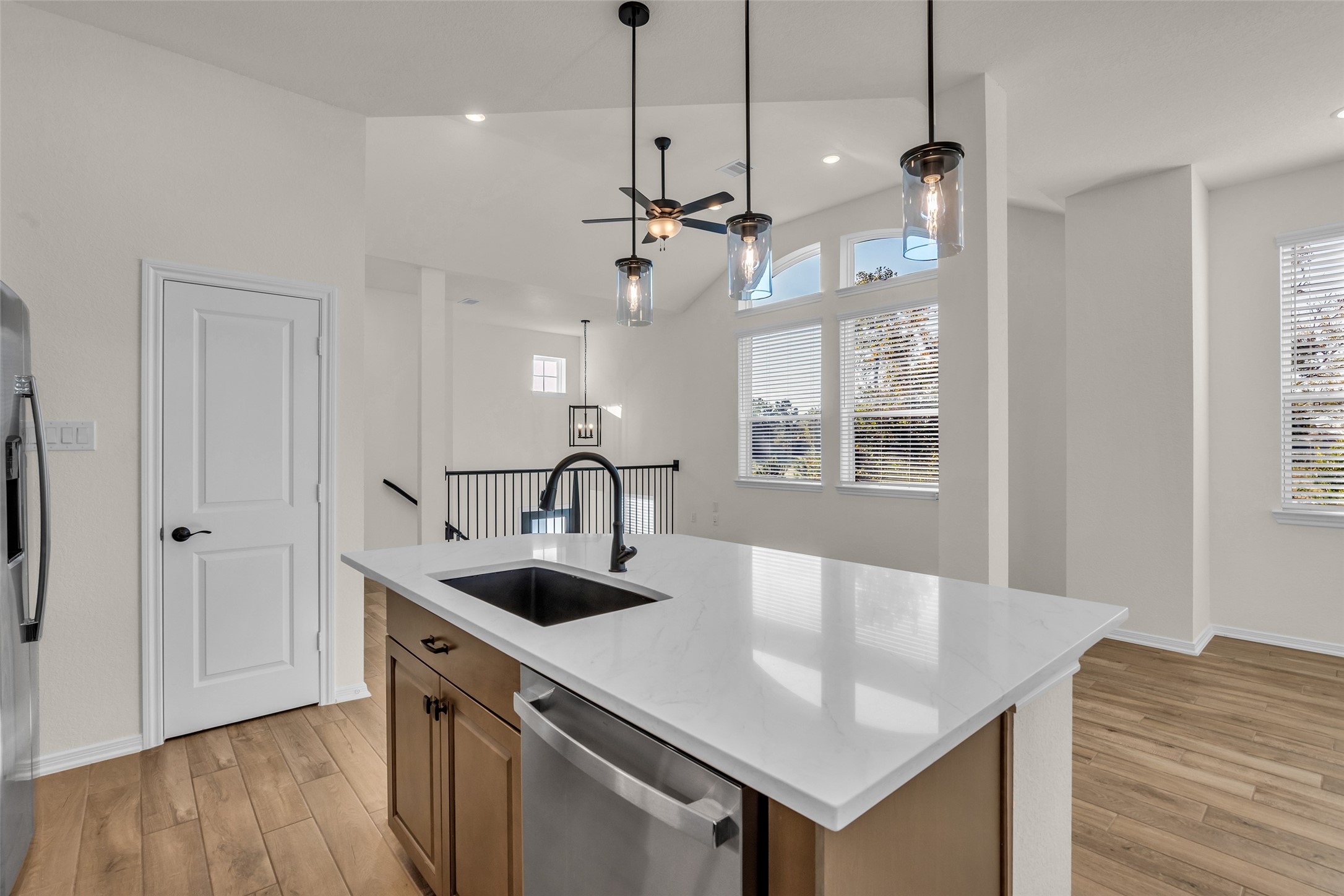 107 W Coralburst Loop, Montgomery, TX 77316