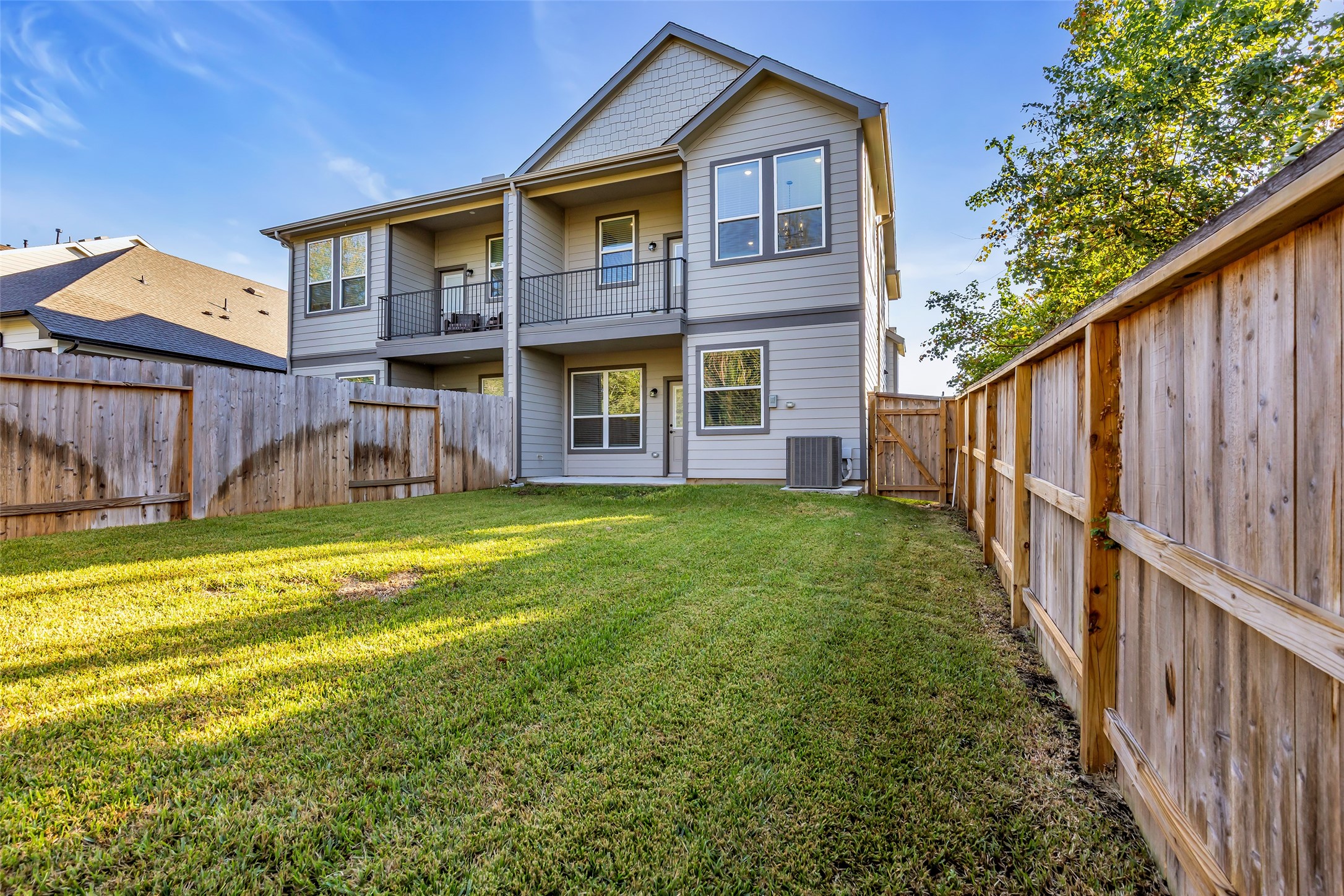 107 W Coralburst Loop, Montgomery, TX 77316