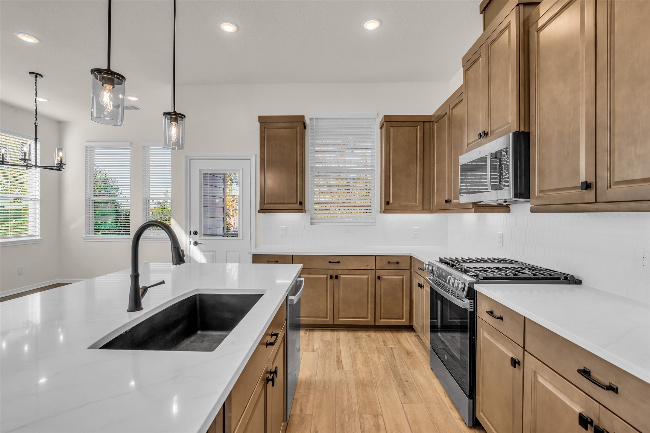 107 W Coralburst Loop, Montgomery, TX 77316 107 W Coralburst Loop, Montgomery, TX 77316
