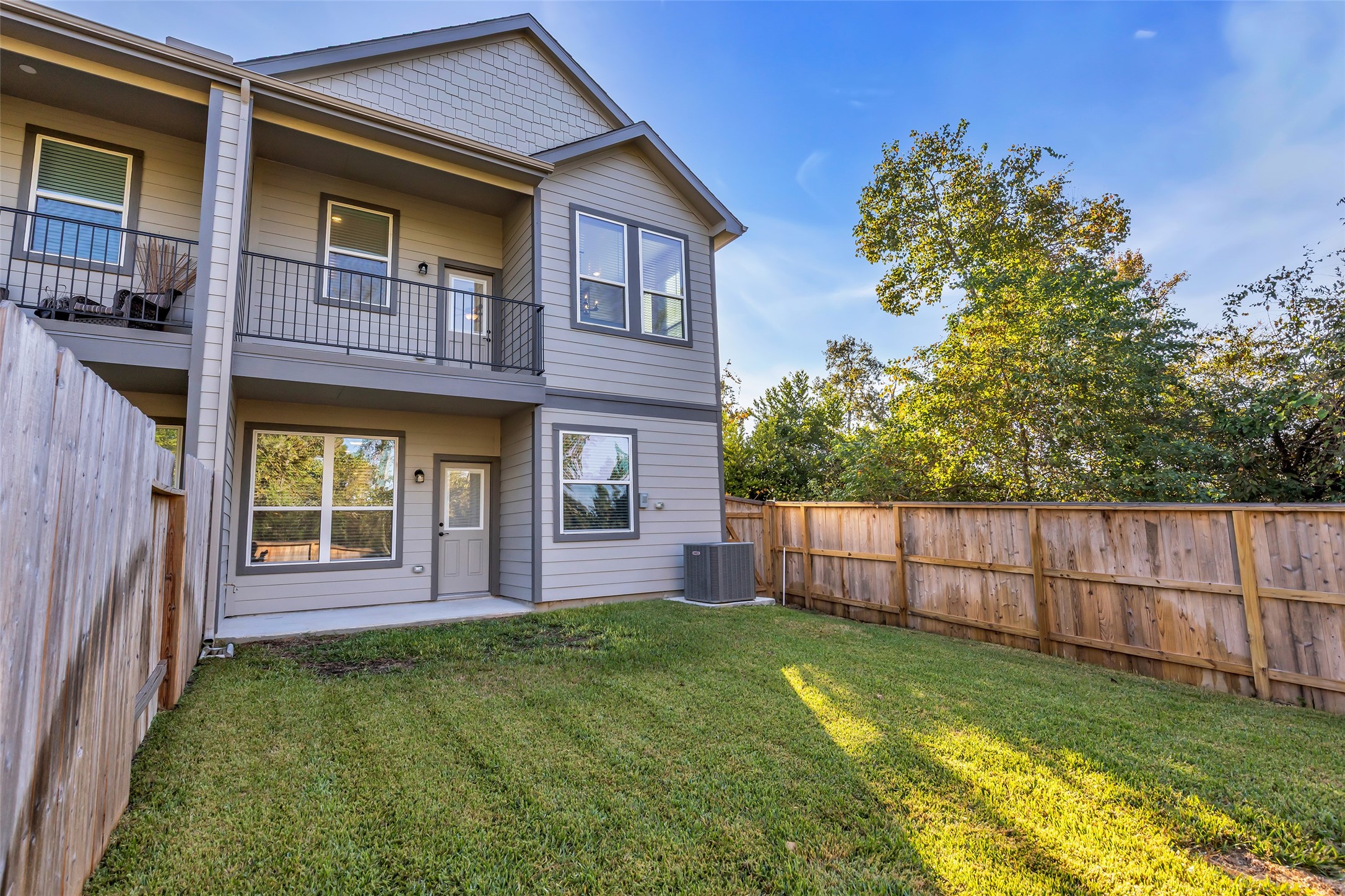 107 W Coralburst Loop, Montgomery, TX 77316