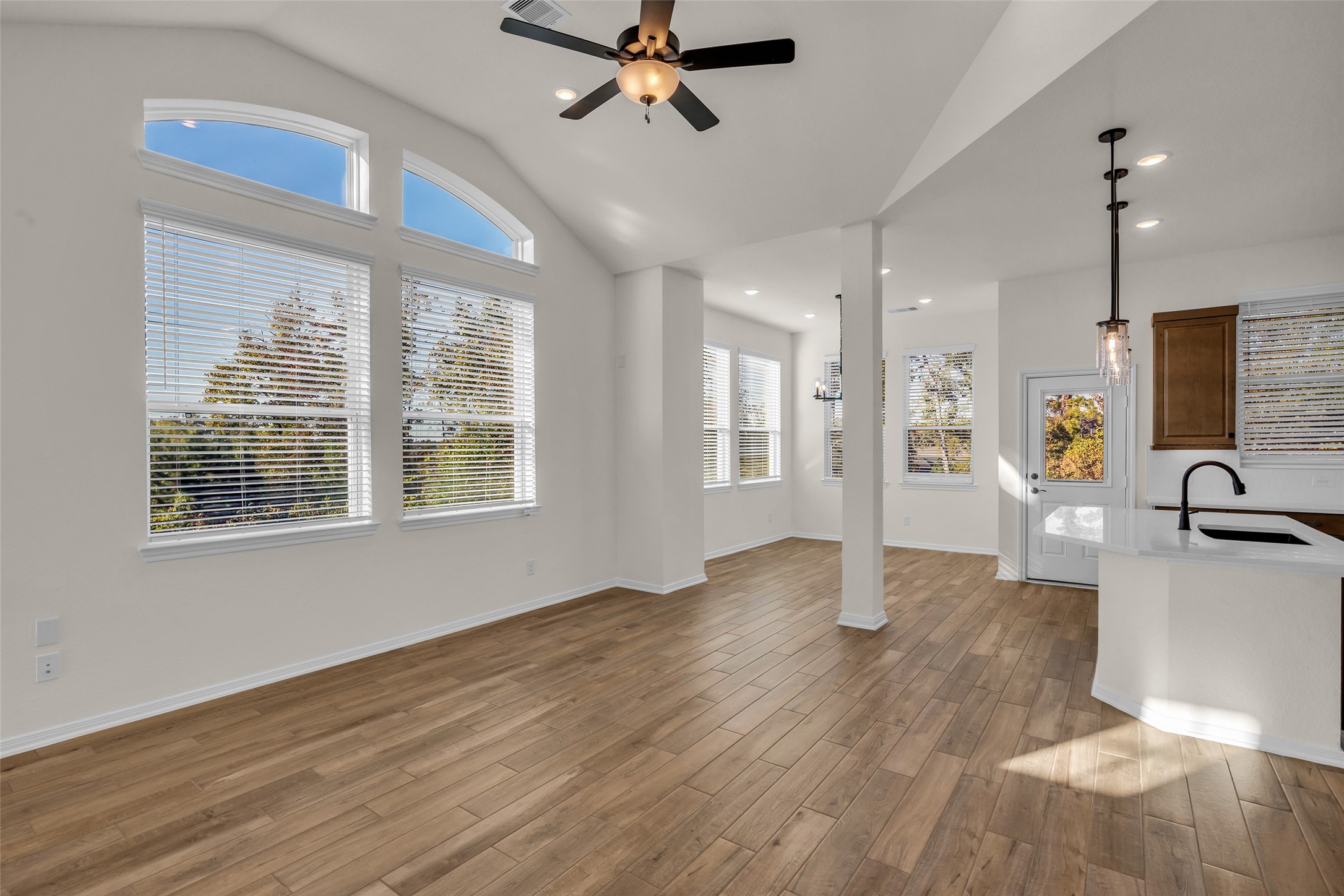 107 W Coralburst Loop, Montgomery, TX 77316 107 W Coralburst Loop, Montgomery, TX 77316