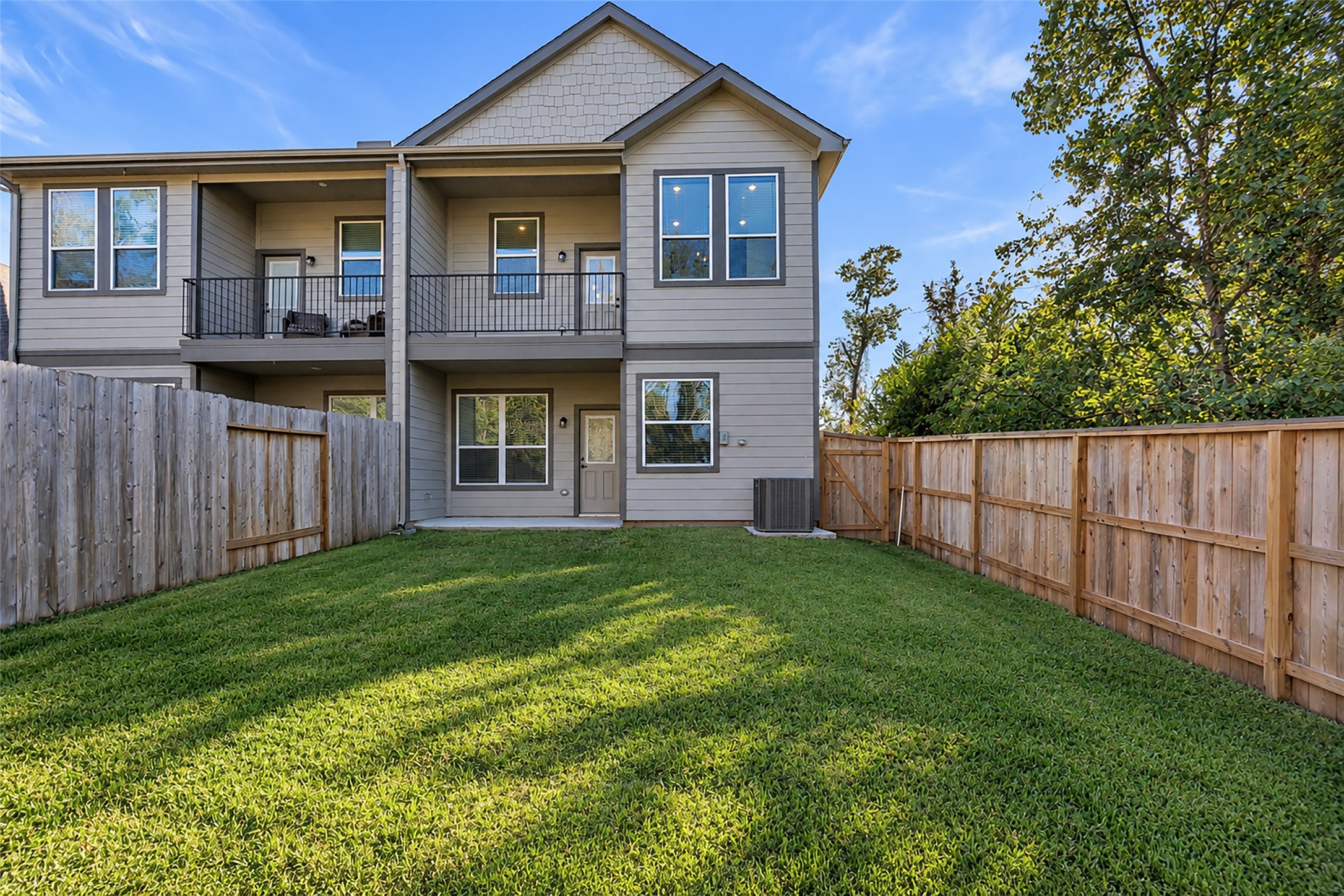 107 W Coralburst Loop, Montgomery, TX 77316