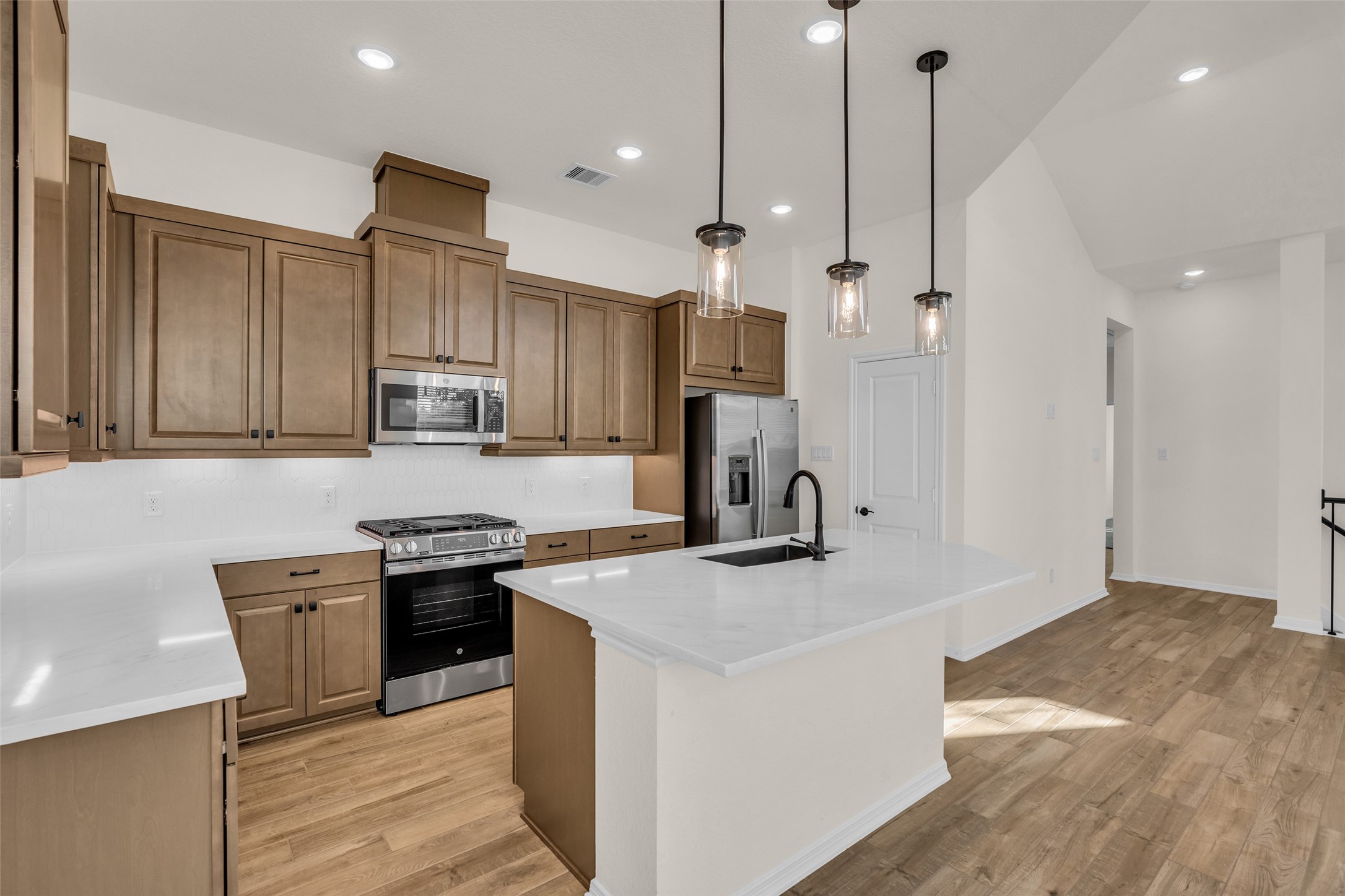 107 W Coralburst Loop, Montgomery, TX 77316