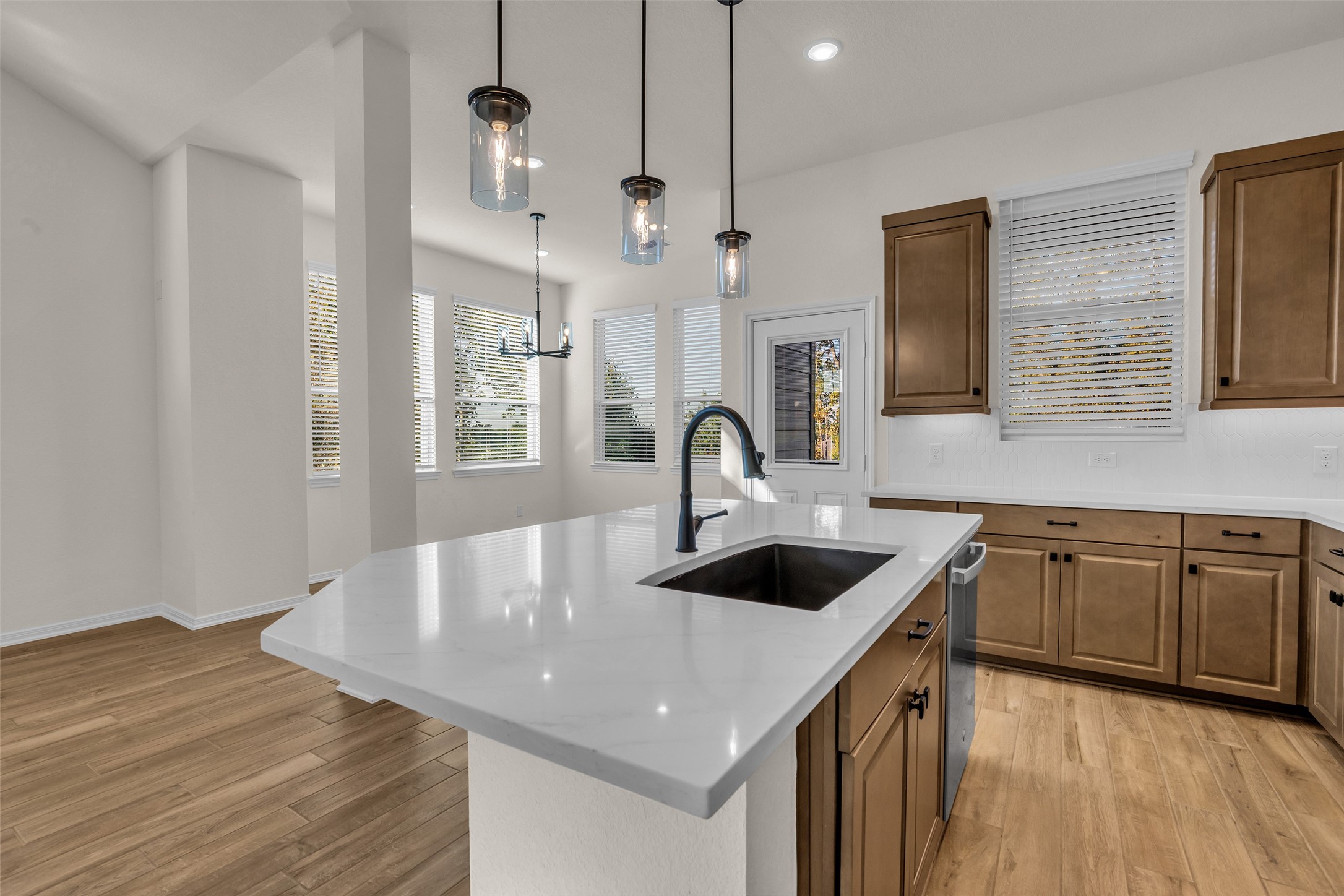 107 W Coralburst Loop, Montgomery, TX 77316