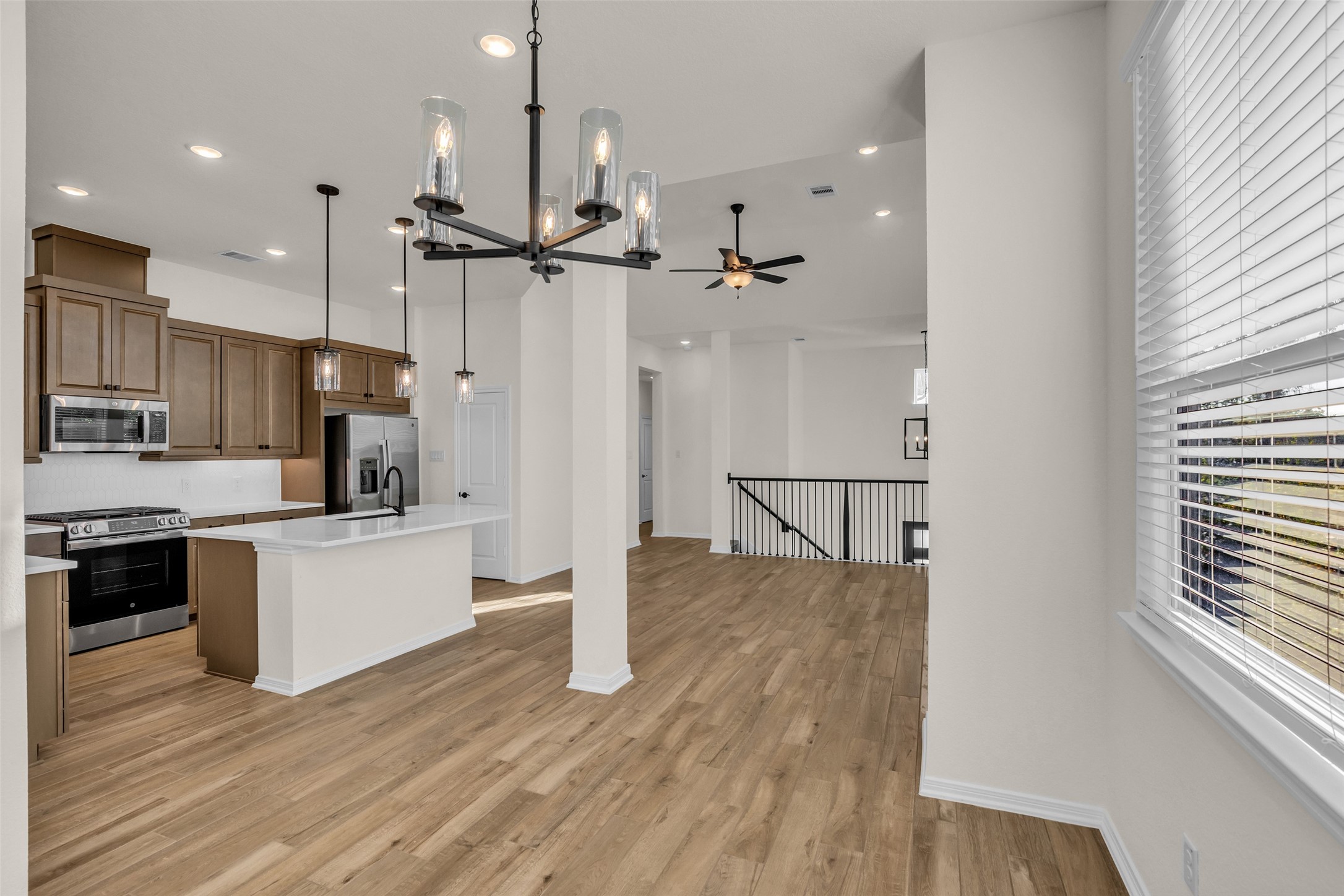 107 W Coralburst Loop, Montgomery, TX 77316